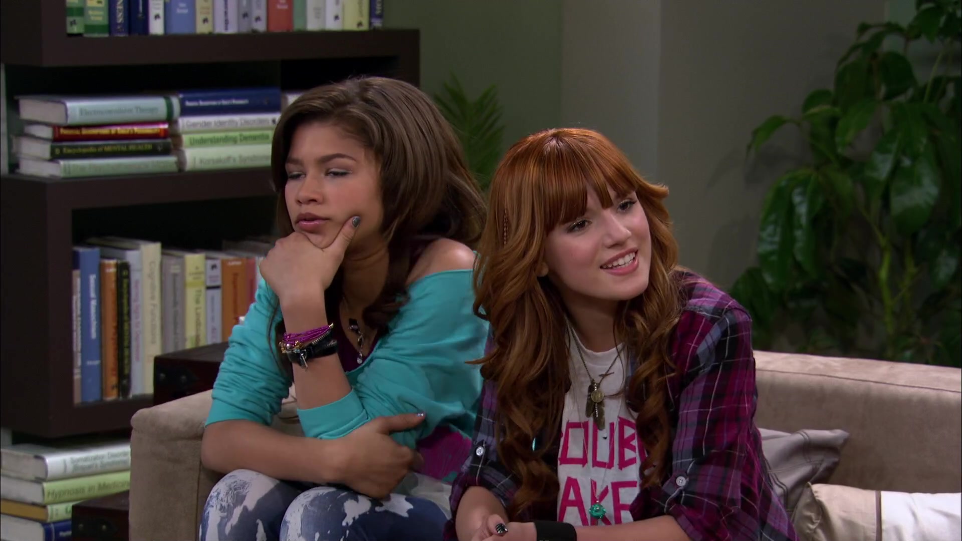 Shake_It_Up_S02E01_Shrink_It_Up_1080p_BTD_000871.jpg
