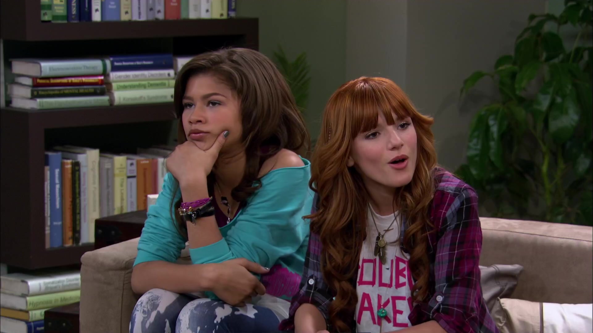 Shake_It_Up_S02E01_Shrink_It_Up_1080p_BTD_000873.jpg
