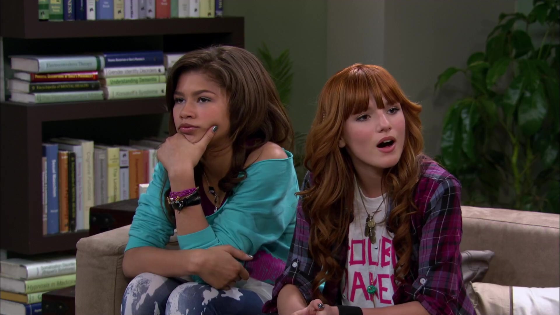 Shake_It_Up_S02E01_Shrink_It_Up_1080p_BTD_000875.jpg Shake_It_Up_S02E01_Shrink_It_Up_1080p_BTD_000875.jpg