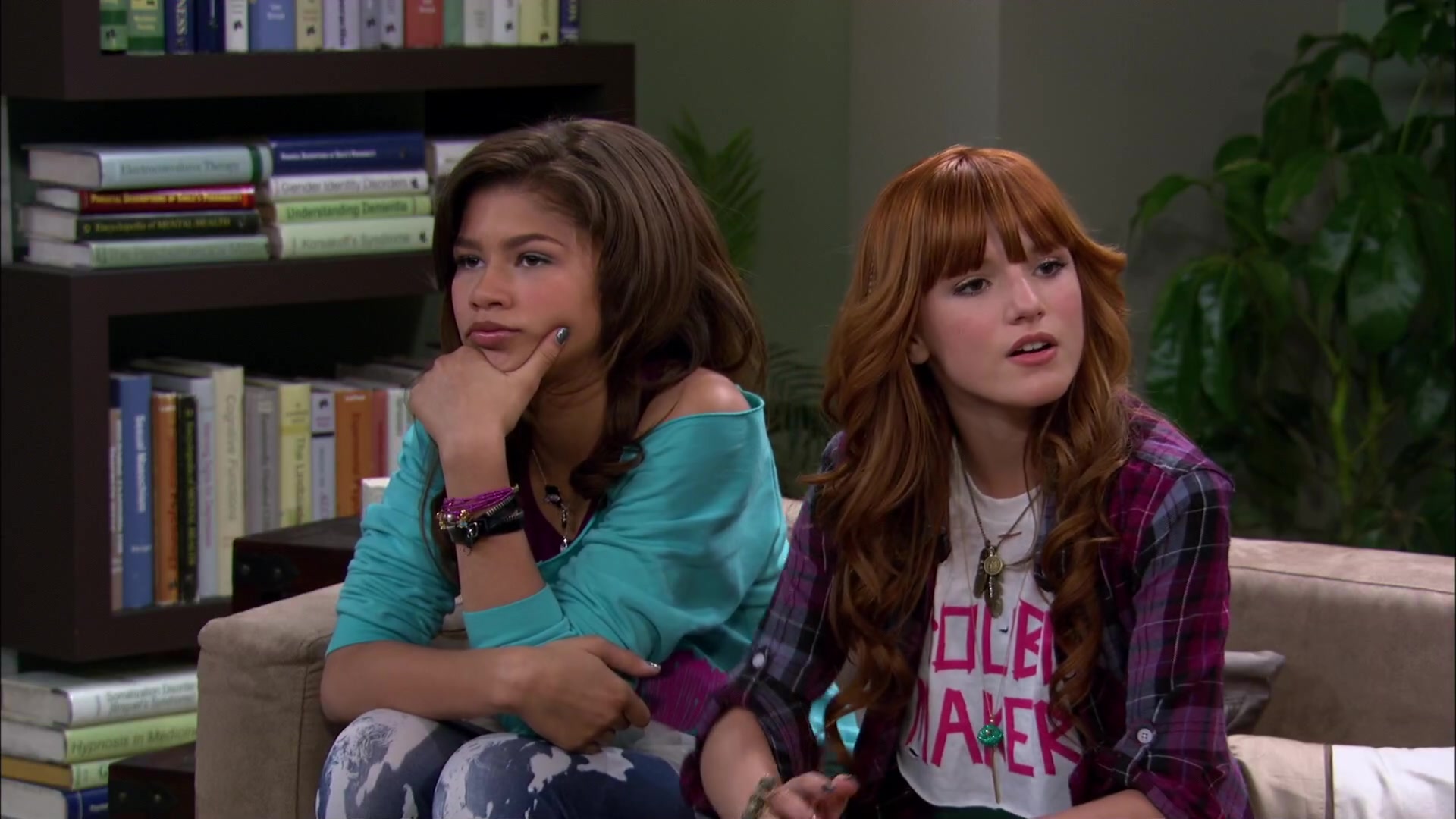 Shake_It_Up_S02E01_Shrink_It_Up_1080p_BTD_000876.jpg