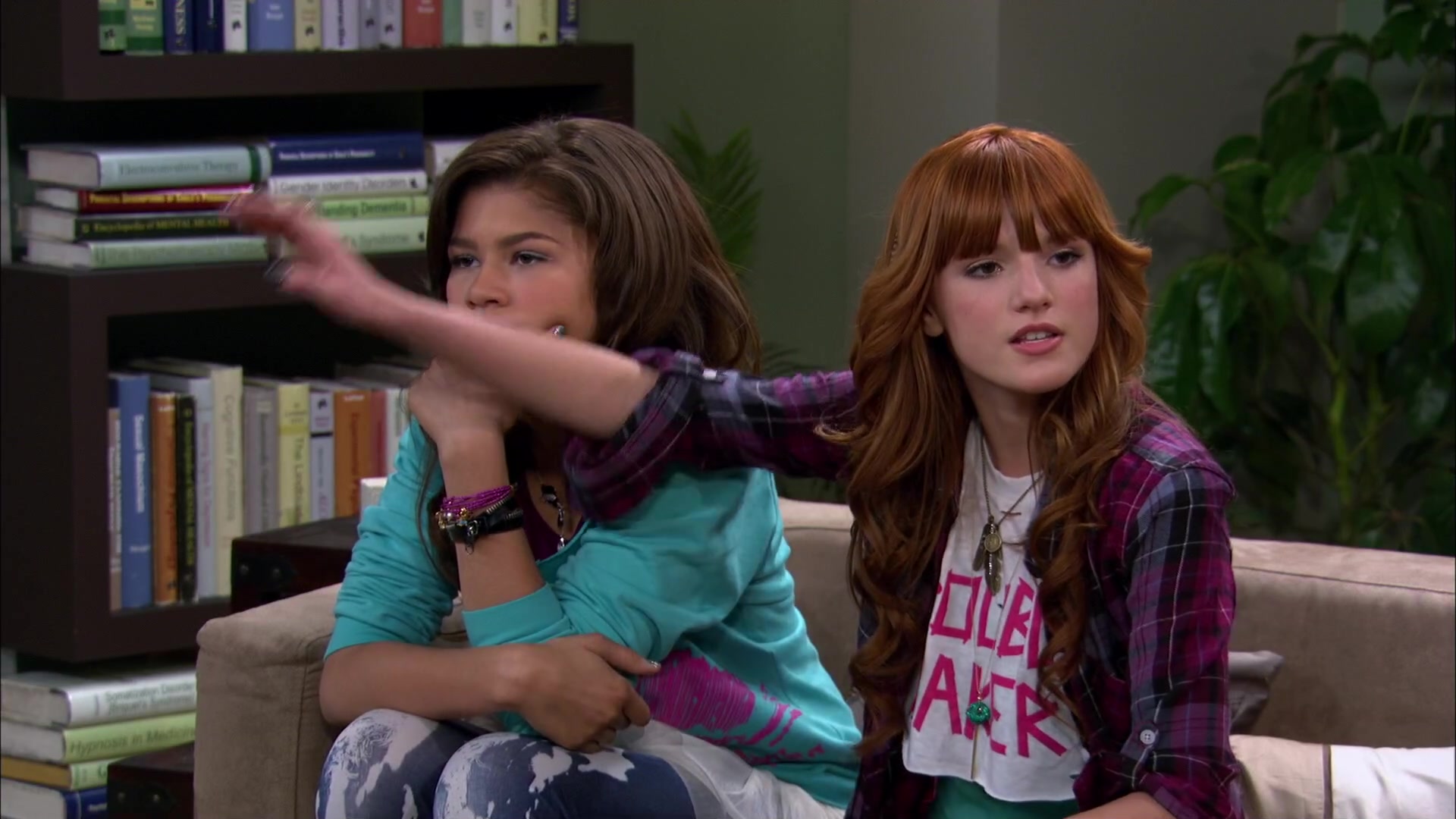 Shake_It_Up_S02E01_Shrink_It_Up_1080p_BTD_000878.jpg
