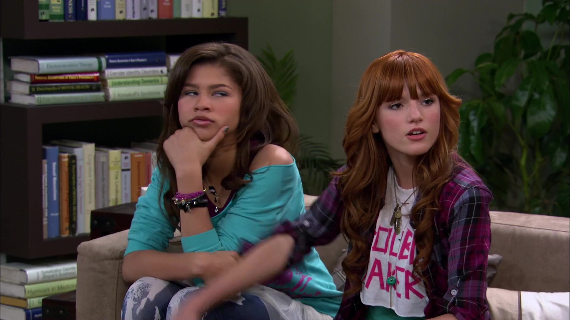 Shake_It_Up_S02E01_Shrink_It_Up_1080p_BTD_000879.jpg