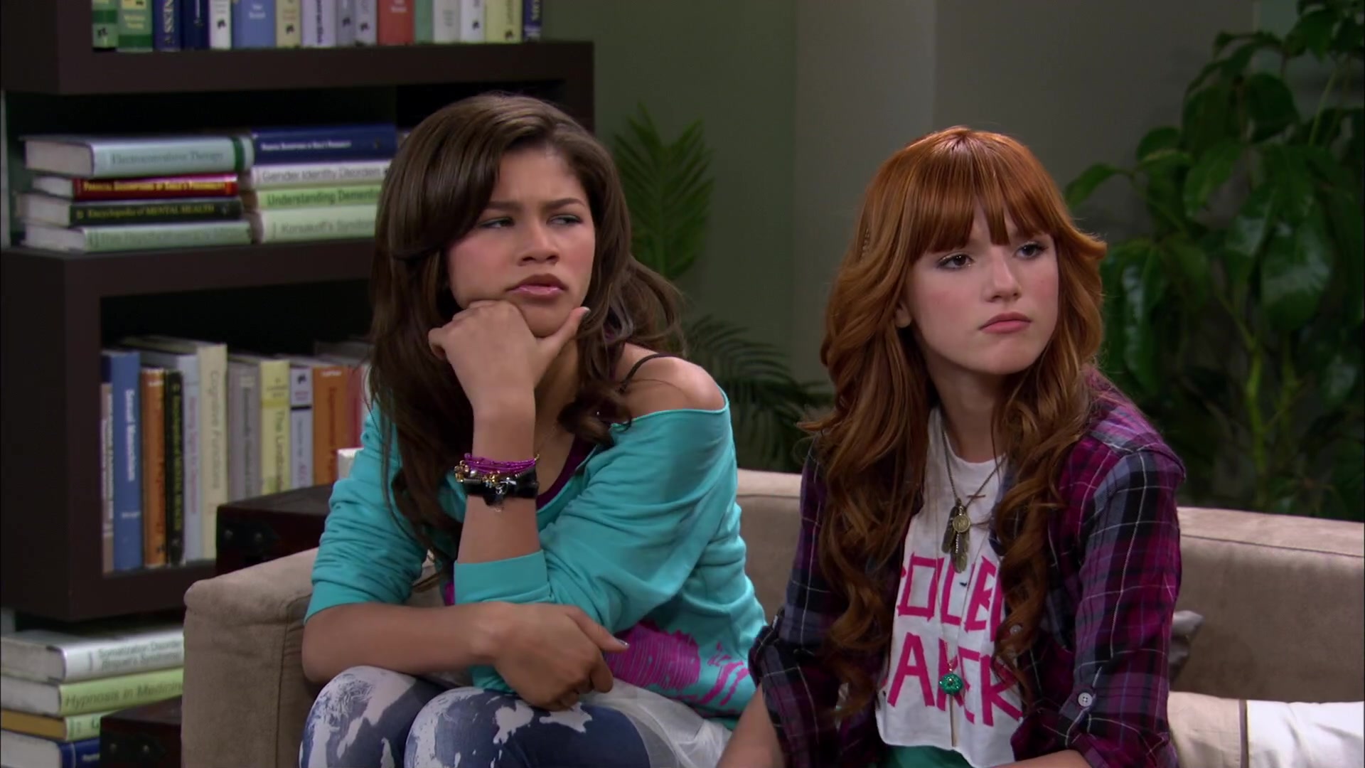 Shake_It_Up_S02E01_Shrink_It_Up_1080p_BTD_000880.jpg Shake_It_Up_S02E01_Shrink_It_Up_1080p_BTD_000880.jpg