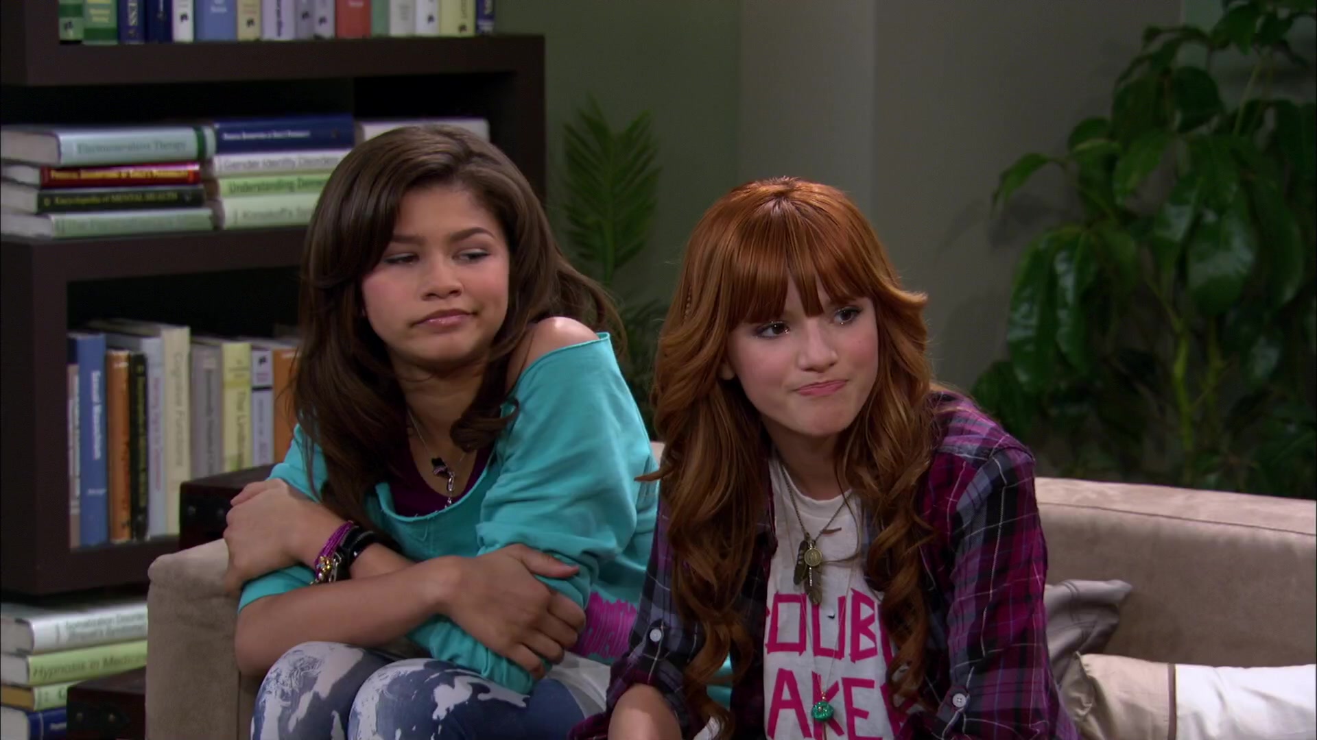 Shake_It_Up_S02E01_Shrink_It_Up_1080p_BTD_000893.jpg Shake_It_Up_S02E01_Shrink_It_Up_1080p_BTD_000893.jpg