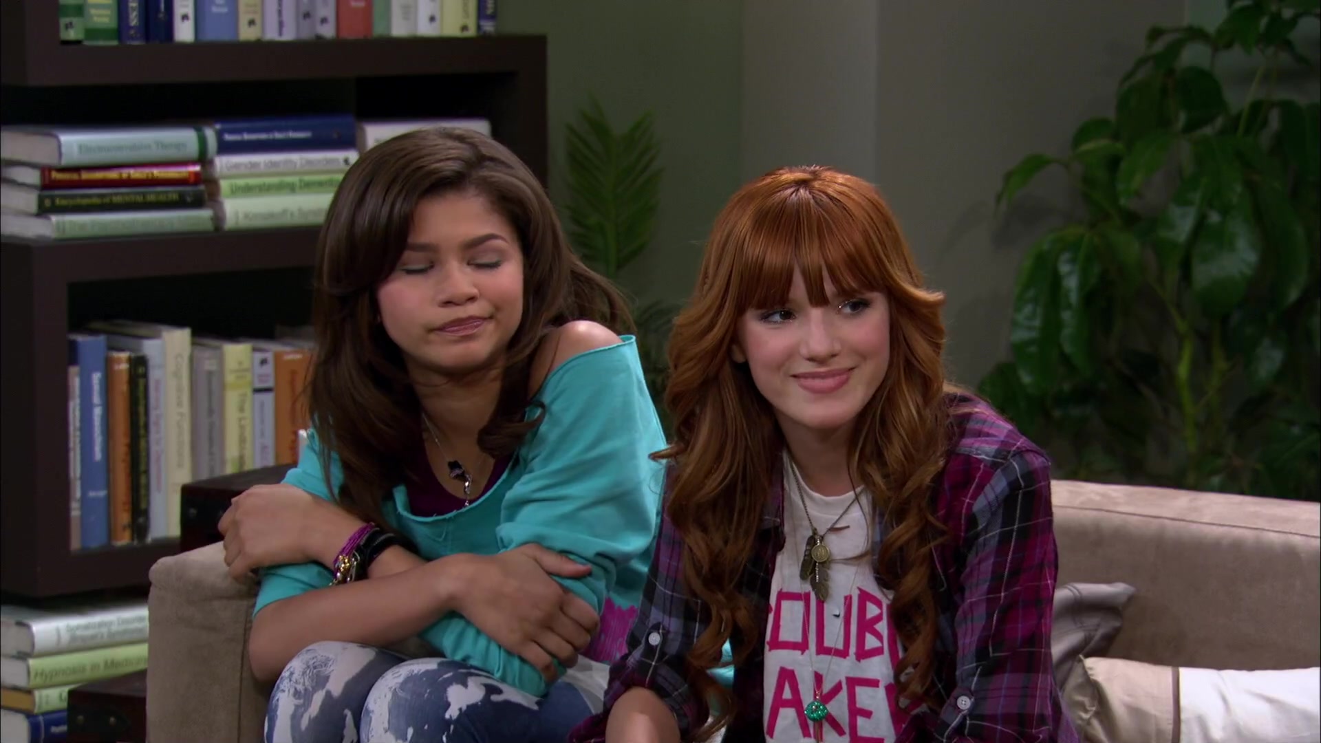 Shake_It_Up_S02E01_Shrink_It_Up_1080p_BTD_000894.jpg