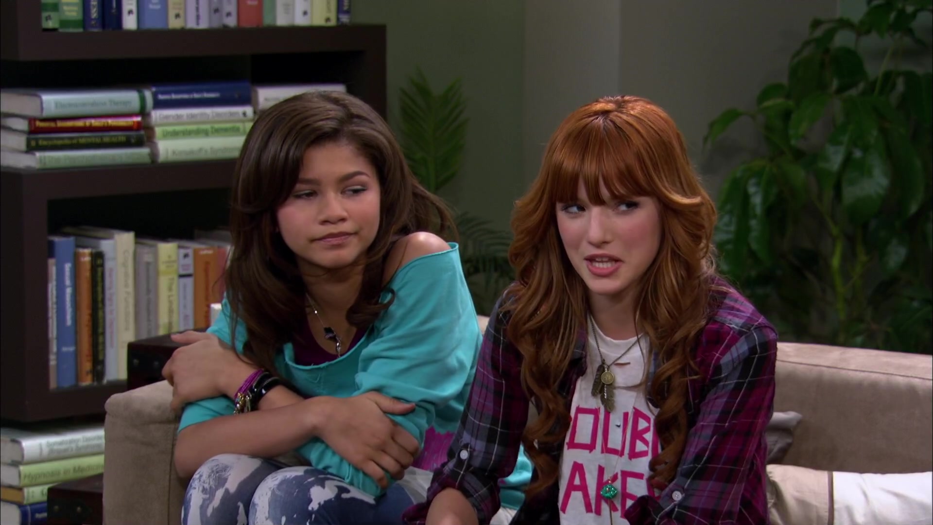 Shake_It_Up_S02E01_Shrink_It_Up_1080p_BTD_000897.jpg Shake_It_Up_S02E01_Shrink_It_Up_1080p_BTD_000897.jpg