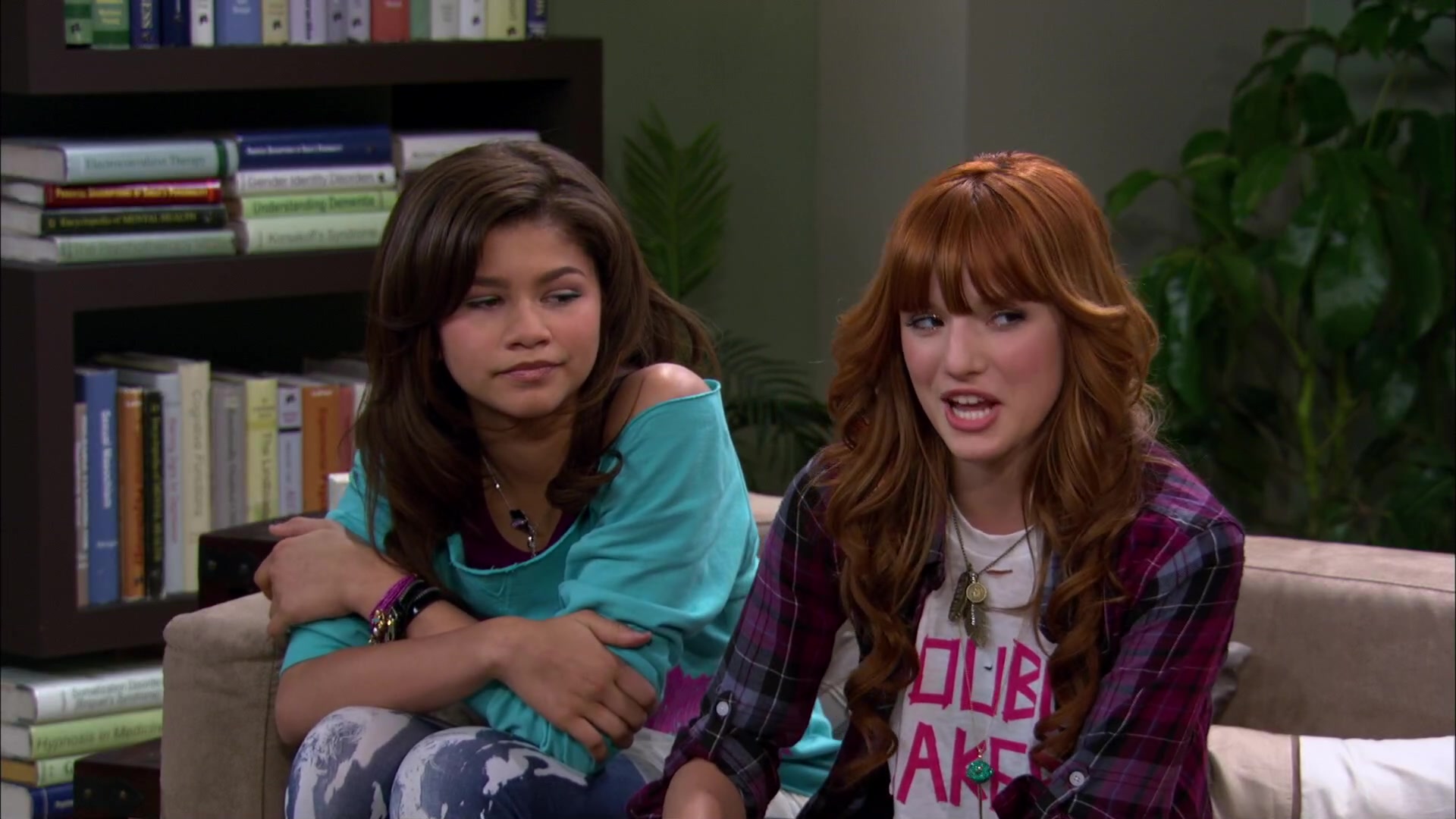 Shake_It_Up_S02E01_Shrink_It_Up_1080p_BTD_000898.jpg