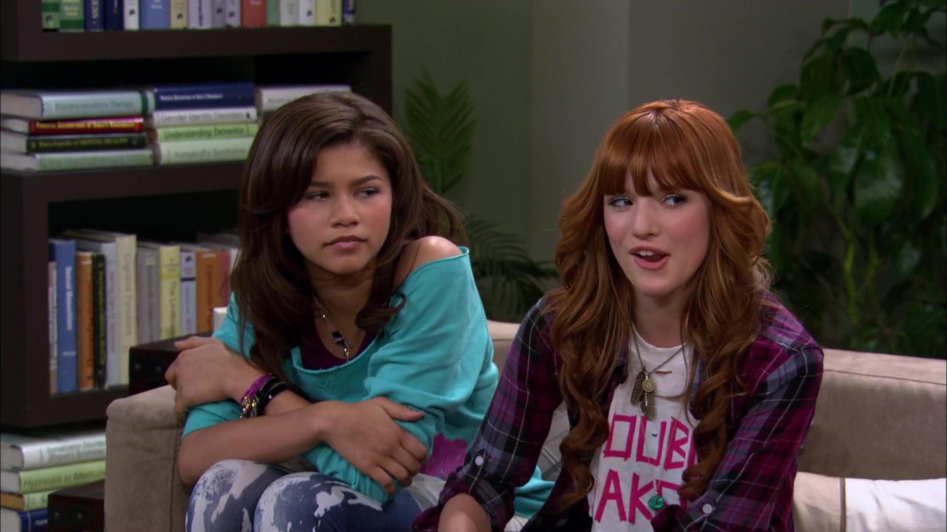 Shake_It_Up_S02E01_Shrink_It_Up_1080p_BTD_000899.jpg