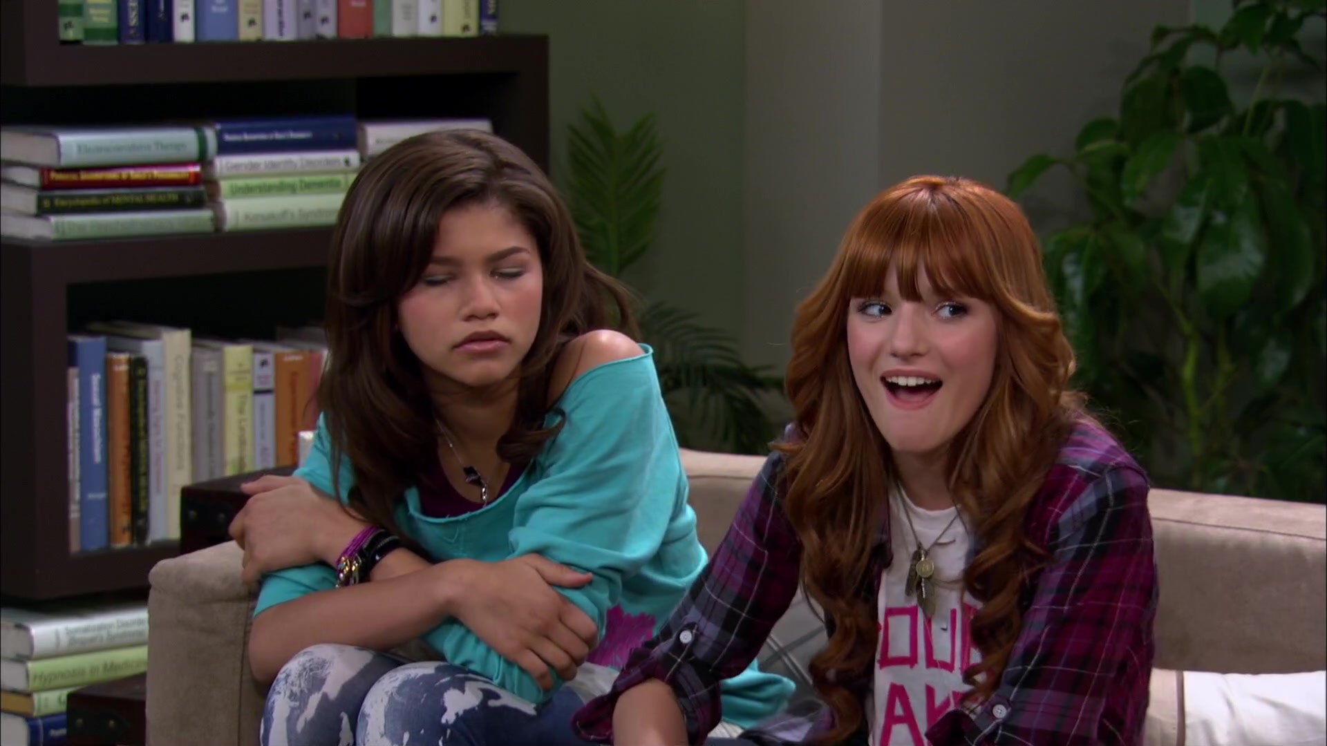 Shake_It_Up_S02E01_Shrink_It_Up_1080p_BTD_000901.jpg Shake_It_Up_S02E01_Shrink_It_Up_1080p_BTD_000901.jpg