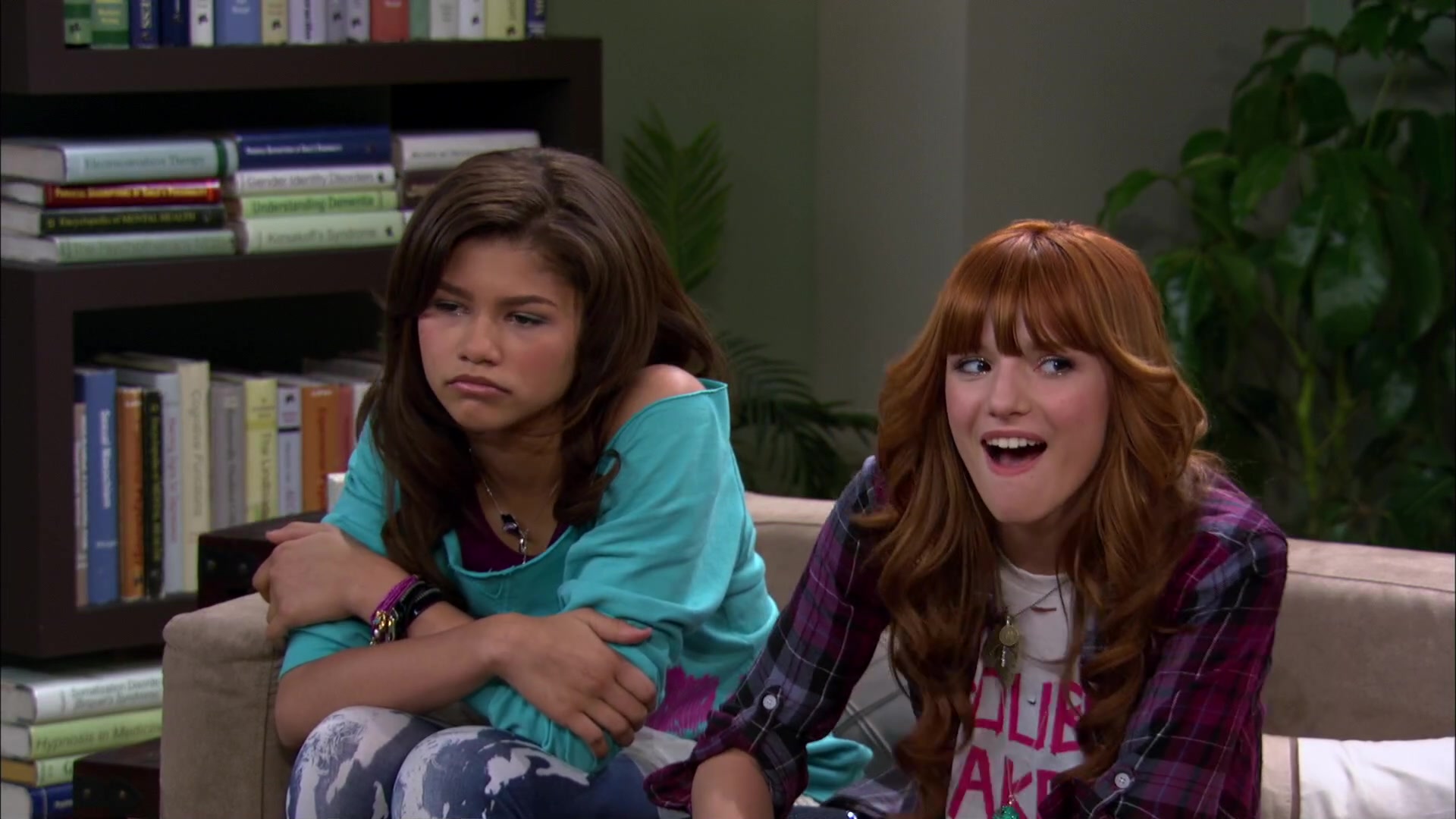 Shake_It_Up_S02E01_Shrink_It_Up_1080p_BTD_000902.jpg