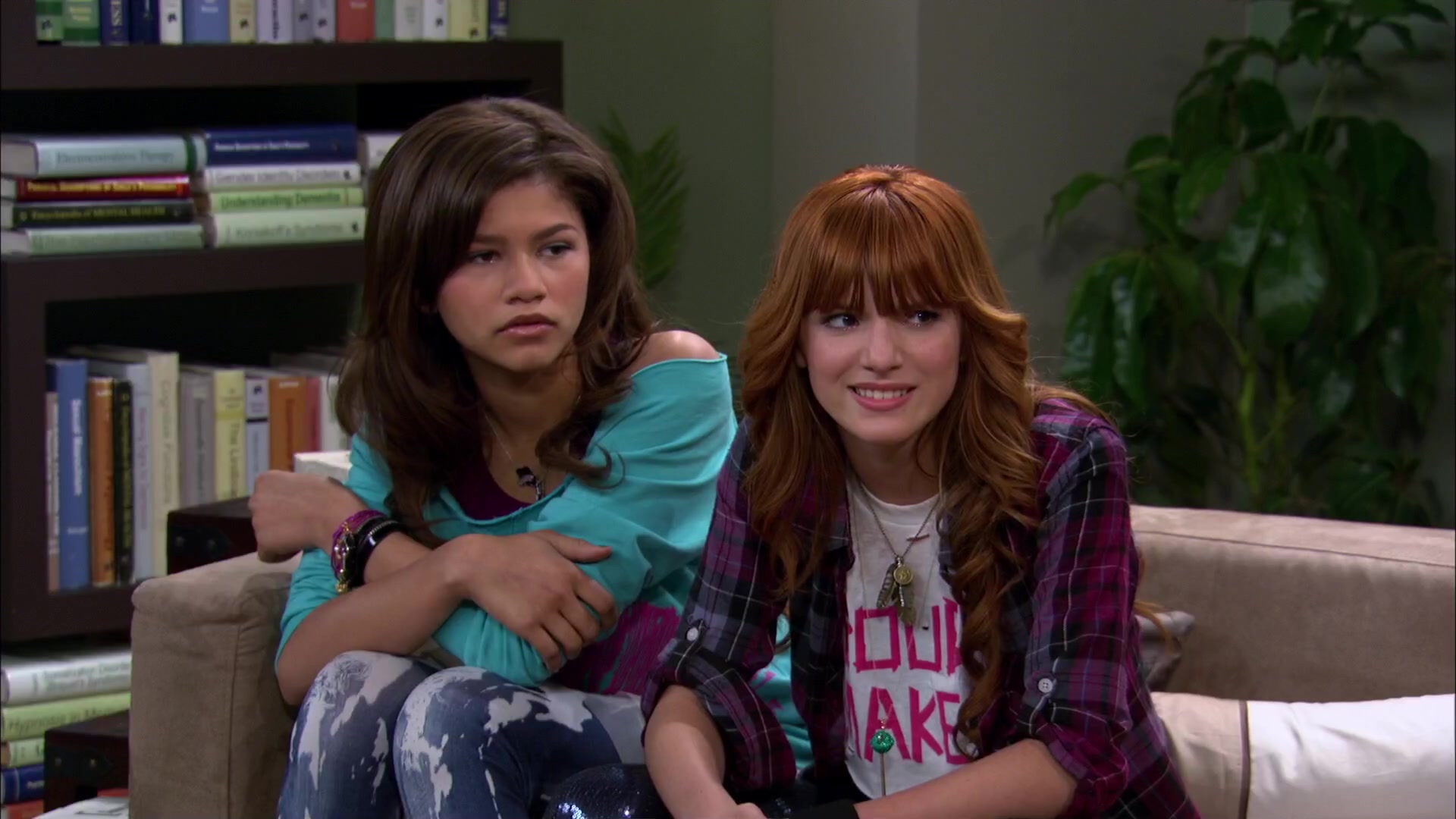 Shake_It_Up_S02E01_Shrink_It_Up_1080p_BTD_000912.jpg