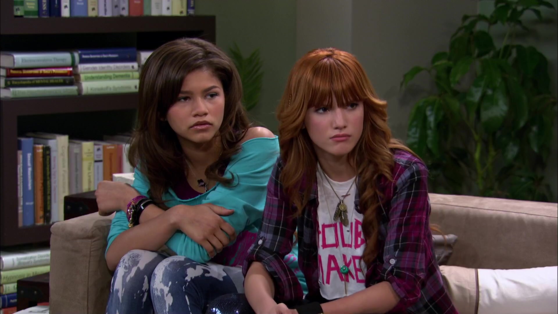 Shake_It_Up_S02E01_Shrink_It_Up_1080p_BTD_000913.jpg Shake_It_Up_S02E01_Shrink_It_Up_1080p_BTD_000913.jpg