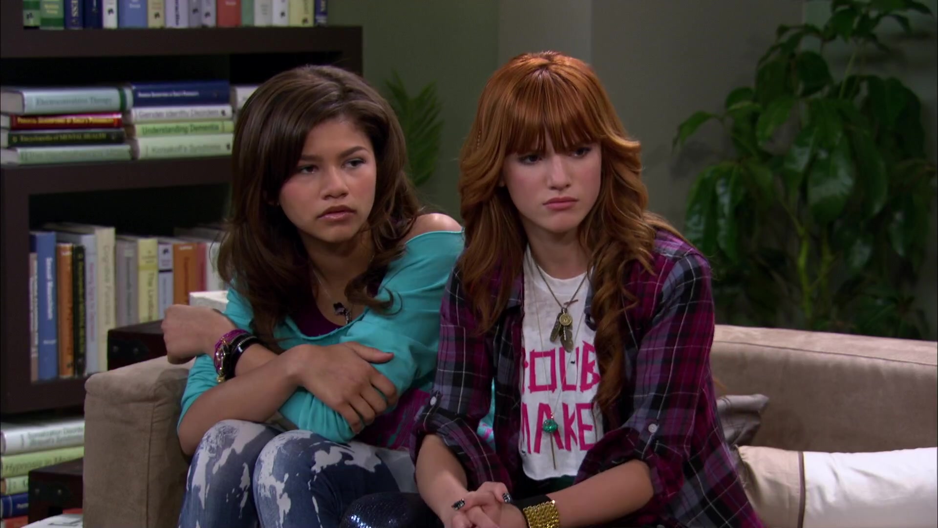 Shake_It_Up_S02E01_Shrink_It_Up_1080p_BTD_000914.jpg Shake_It_Up_S02E01_Shrink_It_Up_1080p_BTD_000914.jpg