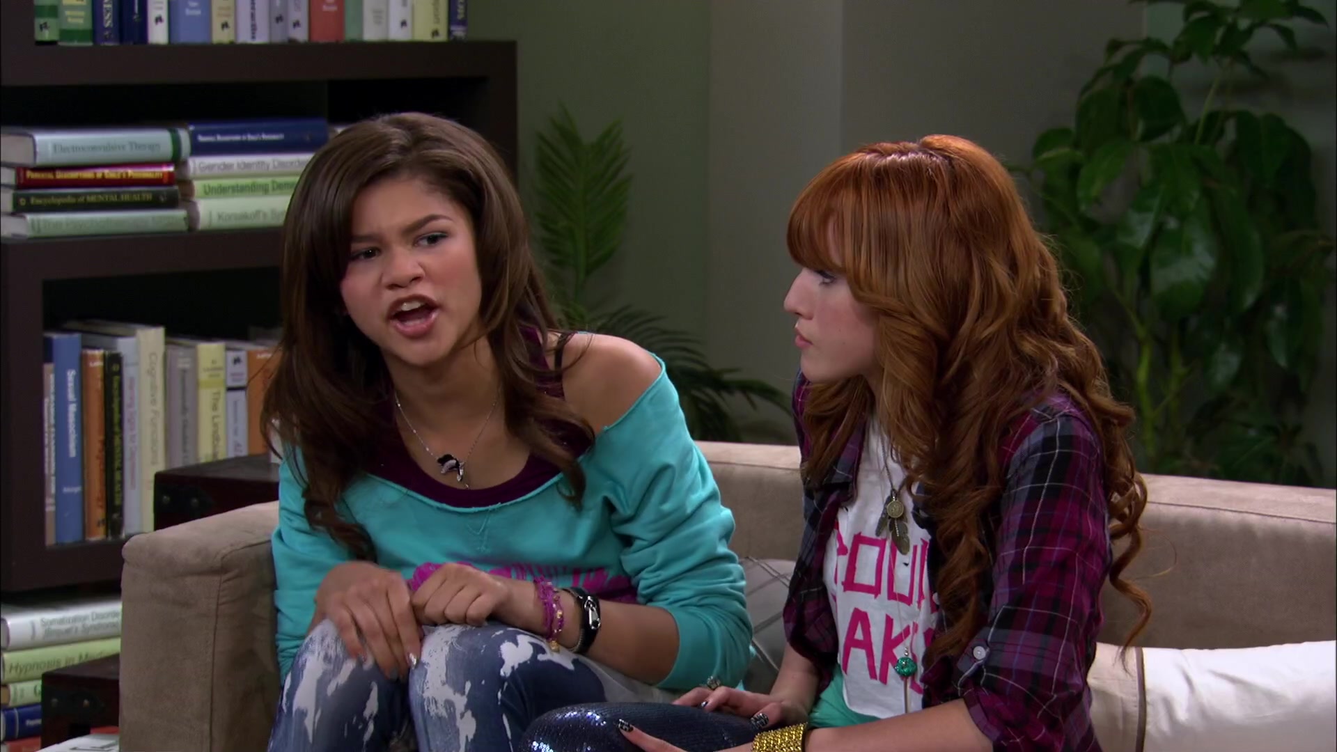 Shake_It_Up_S02E01_Shrink_It_Up_1080p_BTD_000940.jpg Shake_It_Up_S02E01_Shrink_It_Up_1080p_BTD_000940.jpg