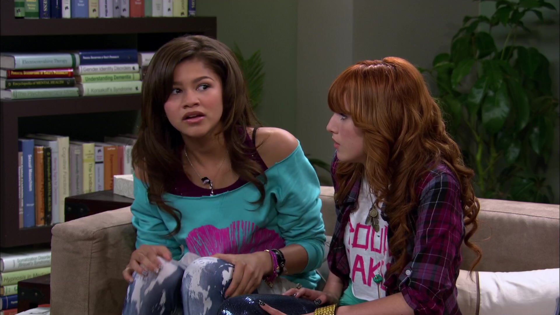 Shake_It_Up_S02E01_Shrink_It_Up_1080p_BTD_000949.jpg Shake_It_Up_S02E01_Shrink_It_Up_1080p_BTD_000949.jpg