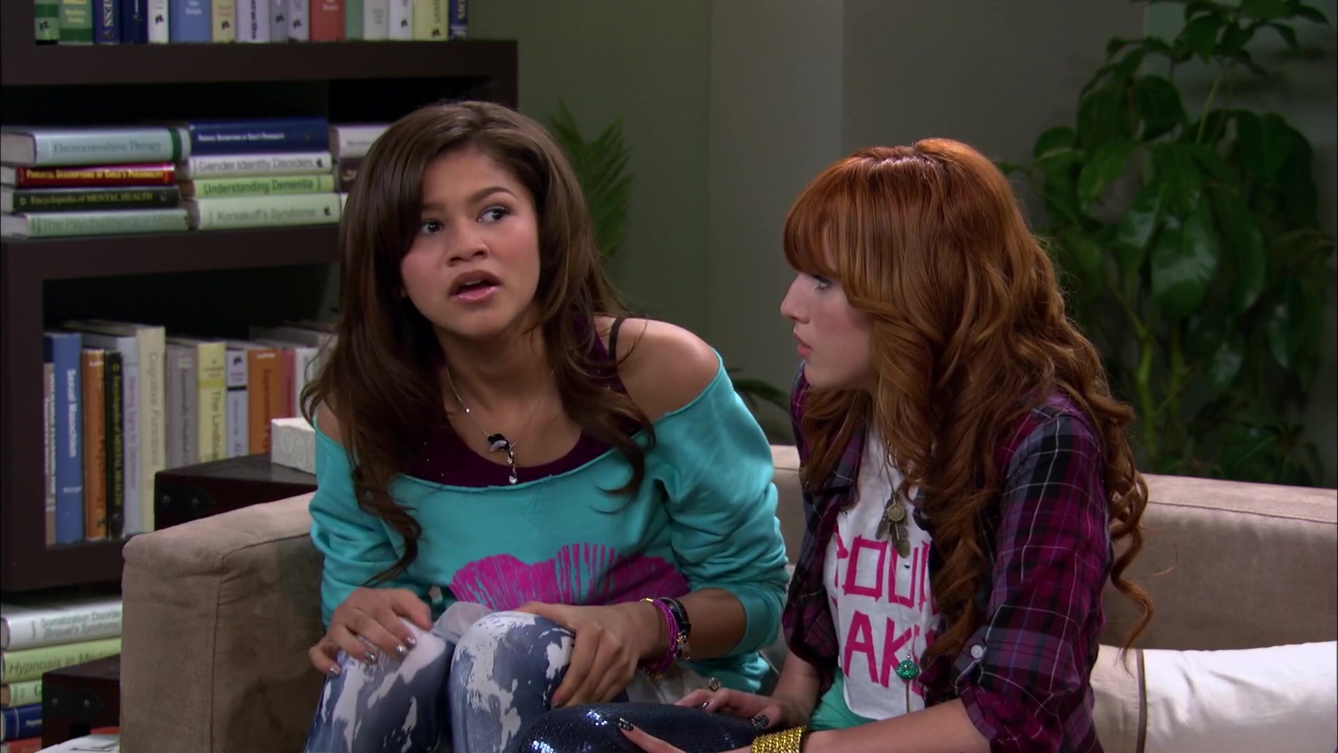 Shake_It_Up_S02E01_Shrink_It_Up_1080p_BTD_000950.jpg