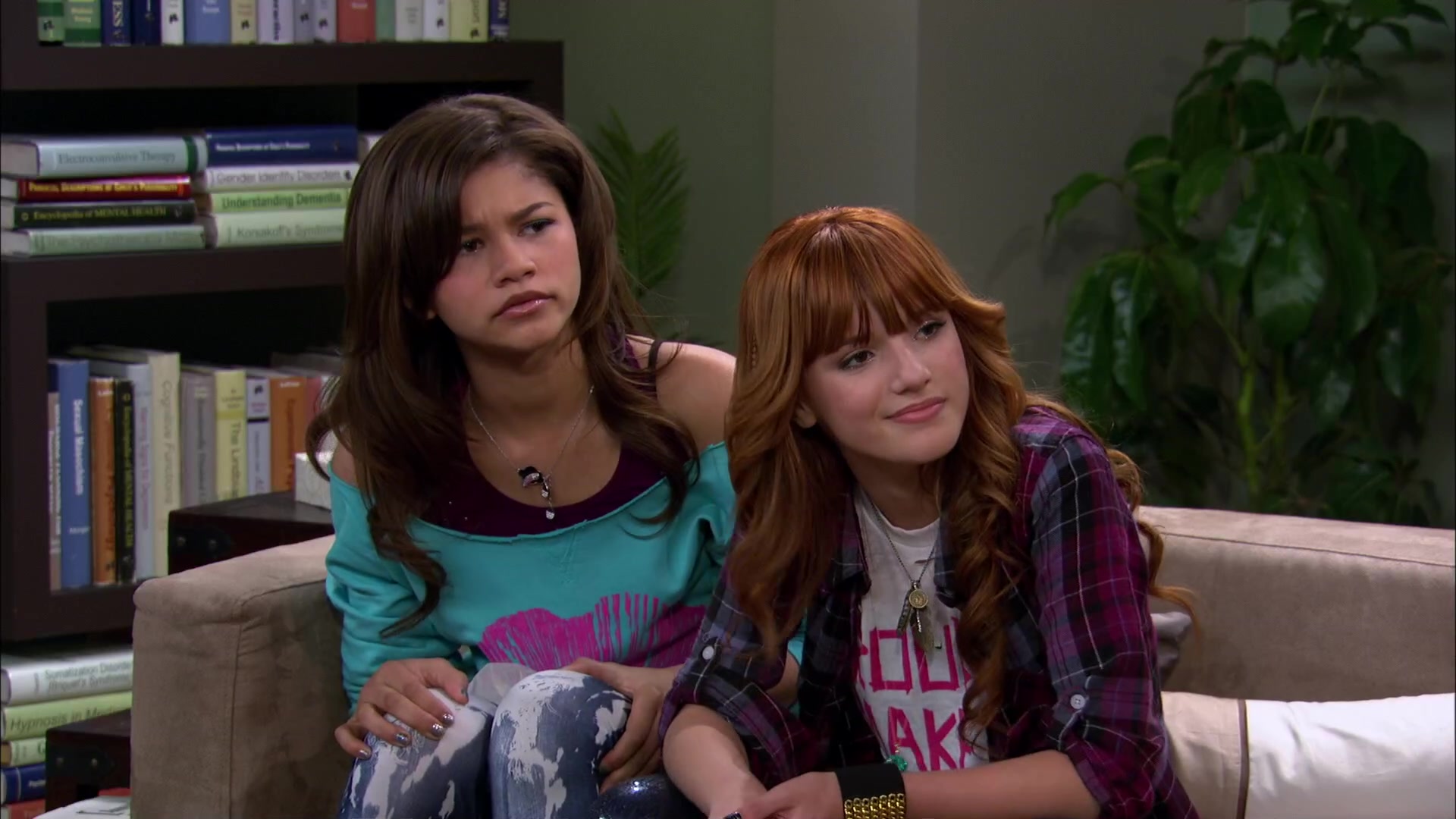 Shake_It_Up_S02E01_Shrink_It_Up_1080p_BTD_000963.jpg