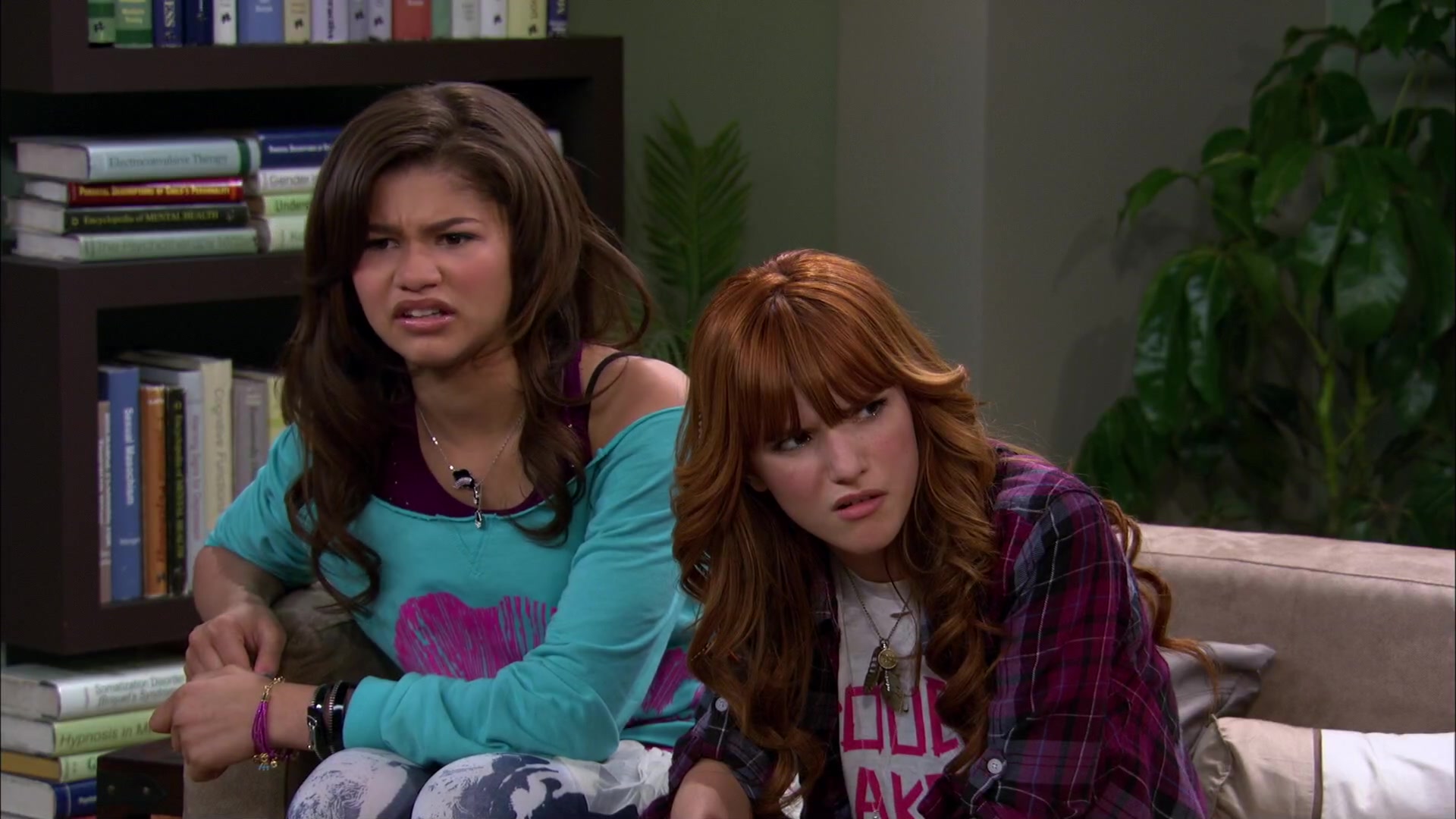 Shake_It_Up_S02E01_Shrink_It_Up_1080p_BTD_000975.jpg