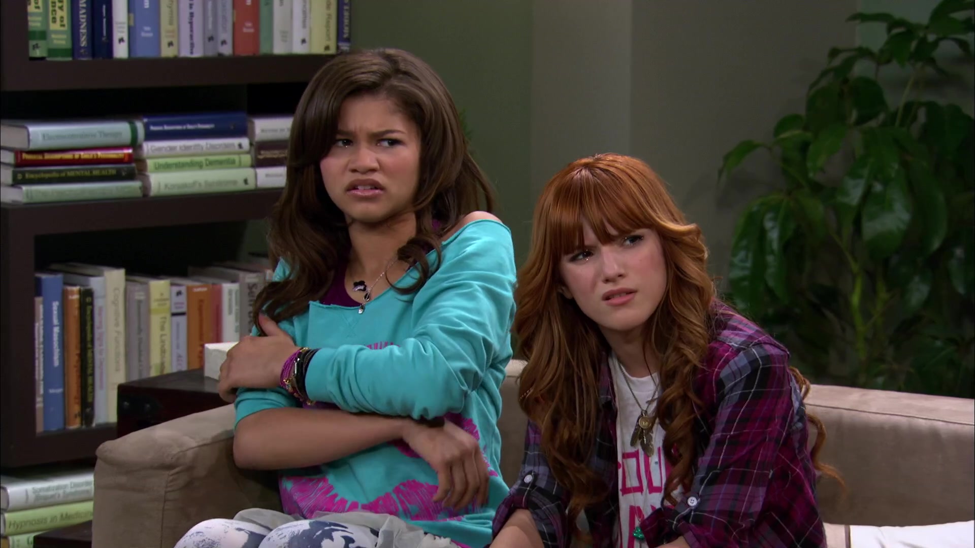 Shake_It_Up_S02E01_Shrink_It_Up_1080p_BTD_000997.jpg Shake_It_Up_S02E01_Shrink_It_Up_1080p_BTD_000997.jpg