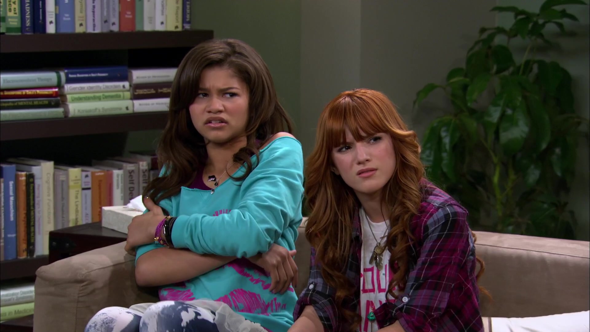 Shake_It_Up_S02E01_Shrink_It_Up_1080p_BTD_000998.jpg