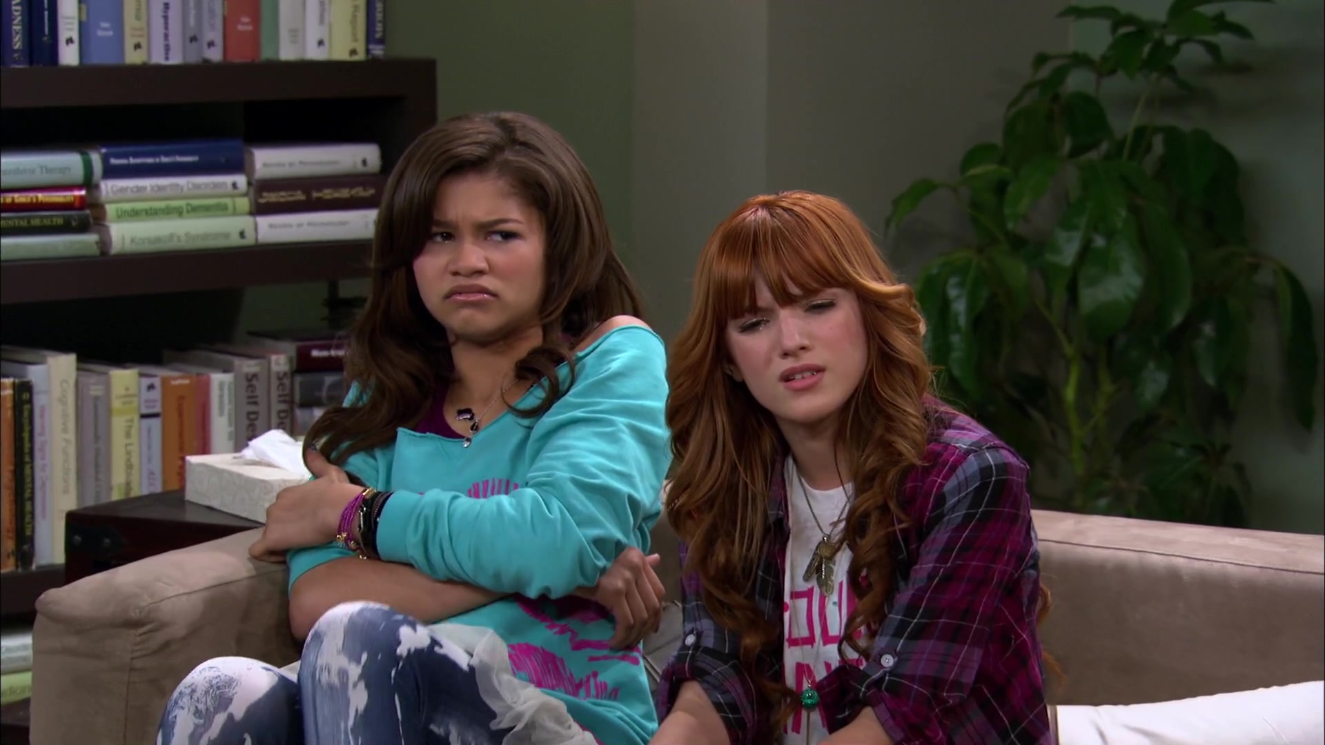 Shake_It_Up_S02E01_Shrink_It_Up_1080p_BTD_000999.jpg