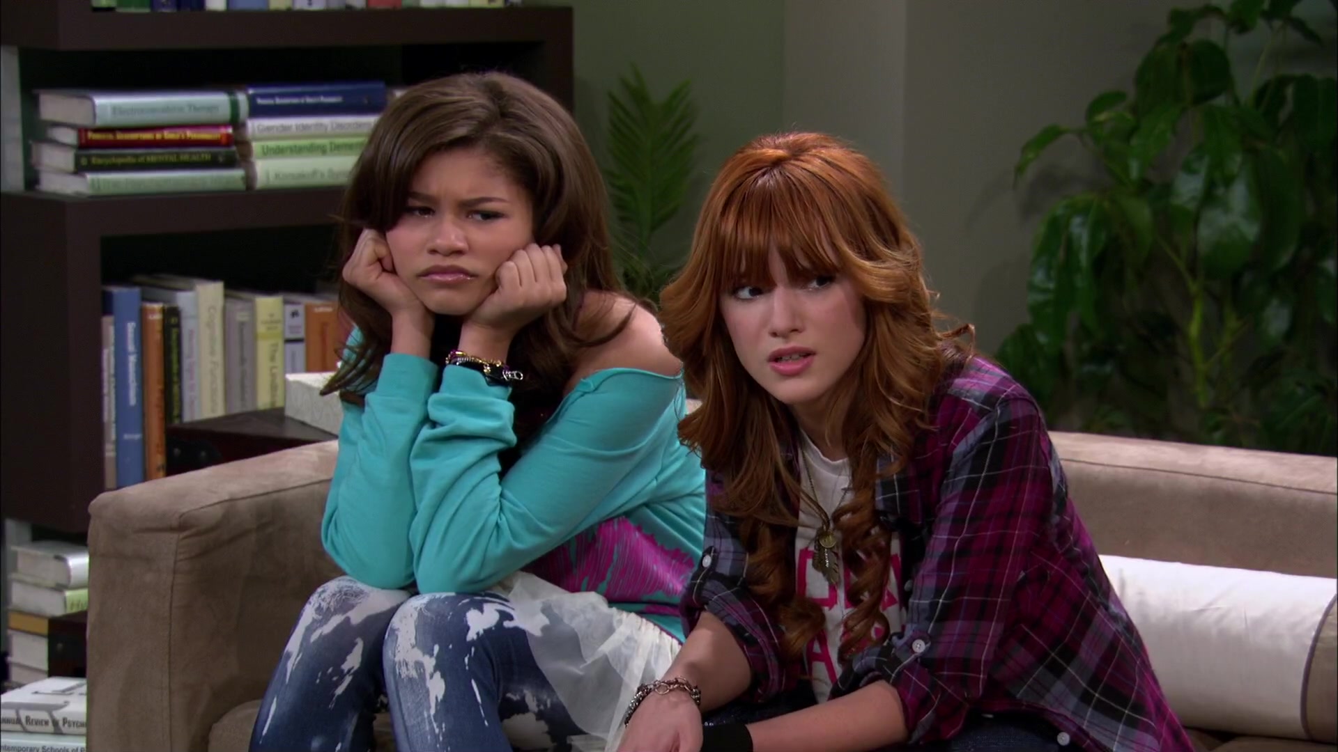 Shake_It_Up_S02E01_Shrink_It_Up_1080p_BTD_001417.jpg Shake_It_Up_S02E01_Shrink_It_Up_1080p_BTD_001417.jpg