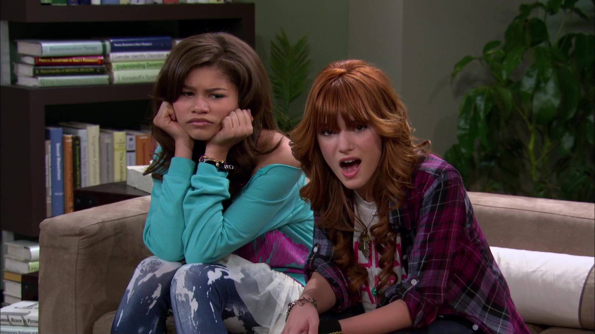 Shake_It_Up_S02E01_Shrink_It_Up_1080p_BTD_001418.jpg
