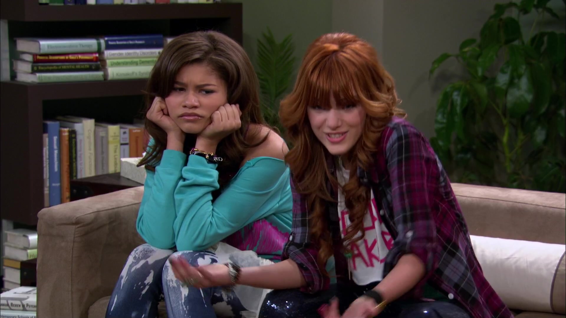 Shake_It_Up_S02E01_Shrink_It_Up_1080p_BTD_001419.jpg