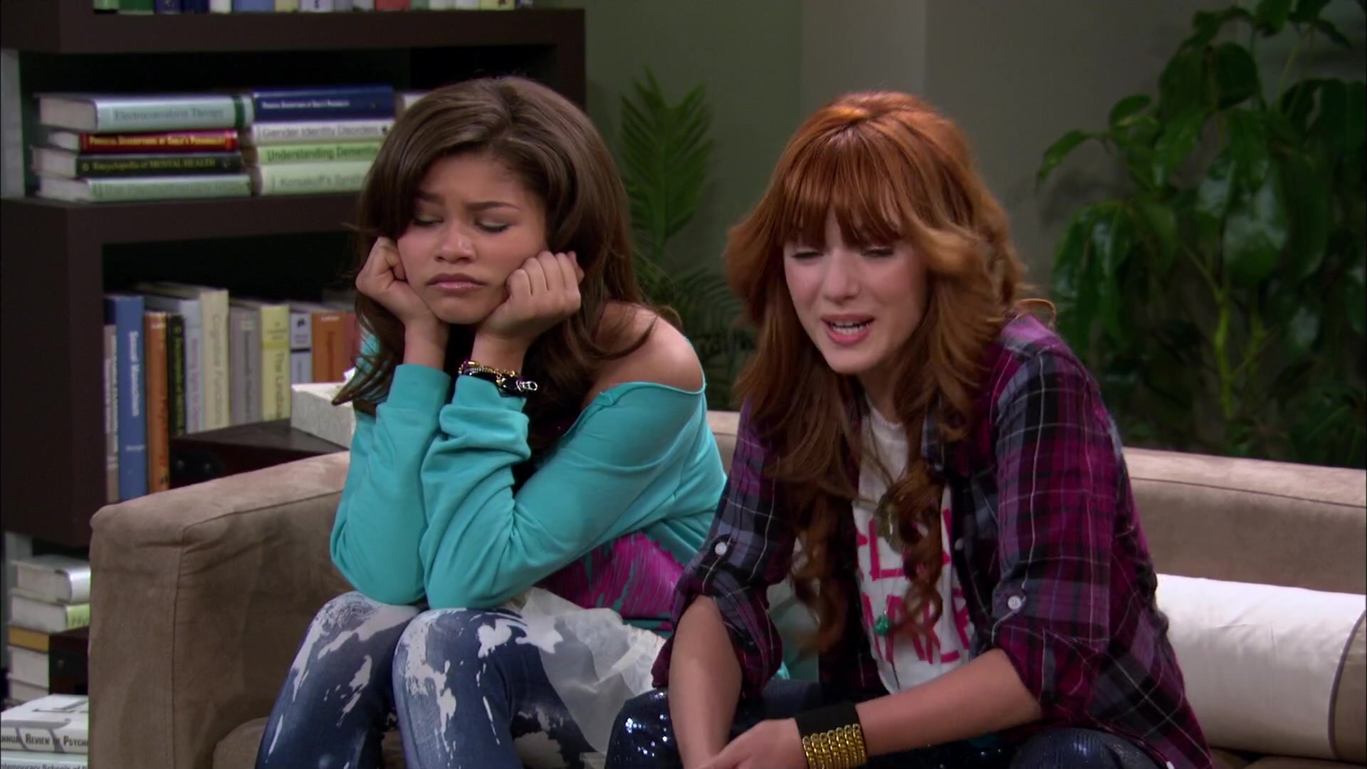 Shake_It_Up_S02E01_Shrink_It_Up_1080p_BTD_001421.jpg