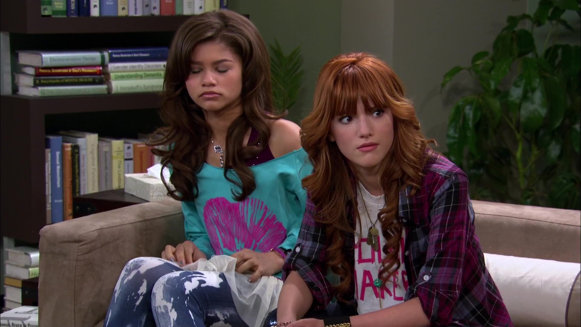 Shake_It_Up_S02E01_Shrink_It_Up_1080p_BTD_001426.jpg