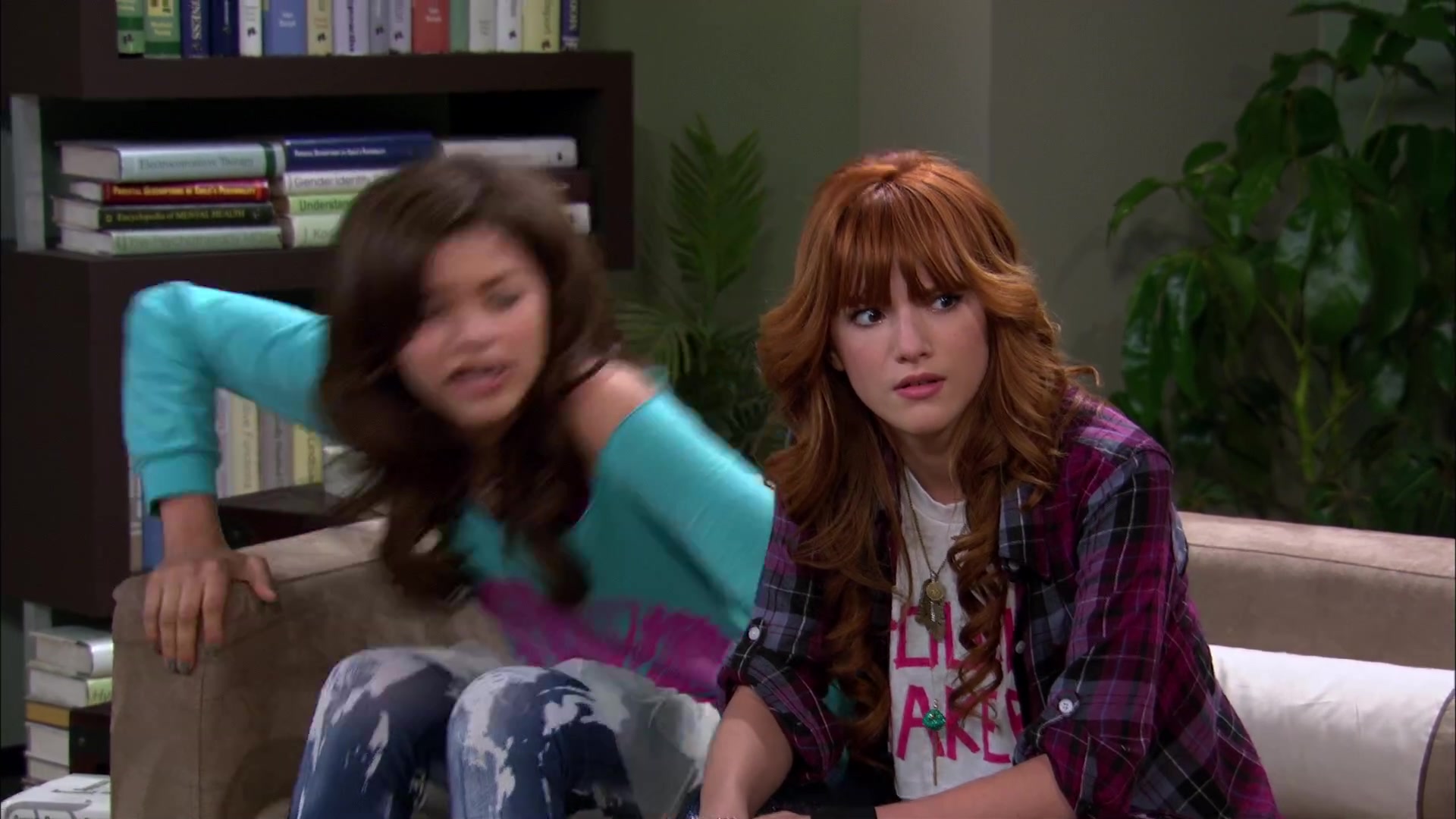 Shake_It_Up_S02E01_Shrink_It_Up_1080p_BTD_001431.jpg