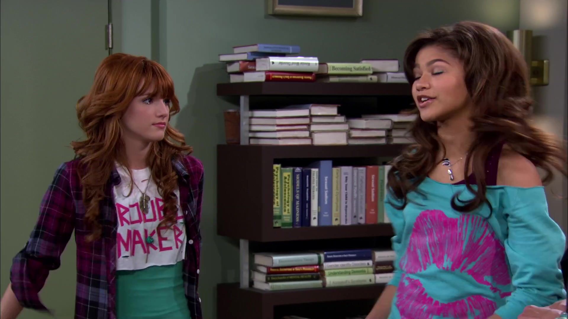 Shake_It_Up_S02E01_Shrink_It_Up_1080p_BTD_001476.jpg Shake_It_Up_S02E01_Shrink_It_Up_1080p_BTD_001476.jpg
