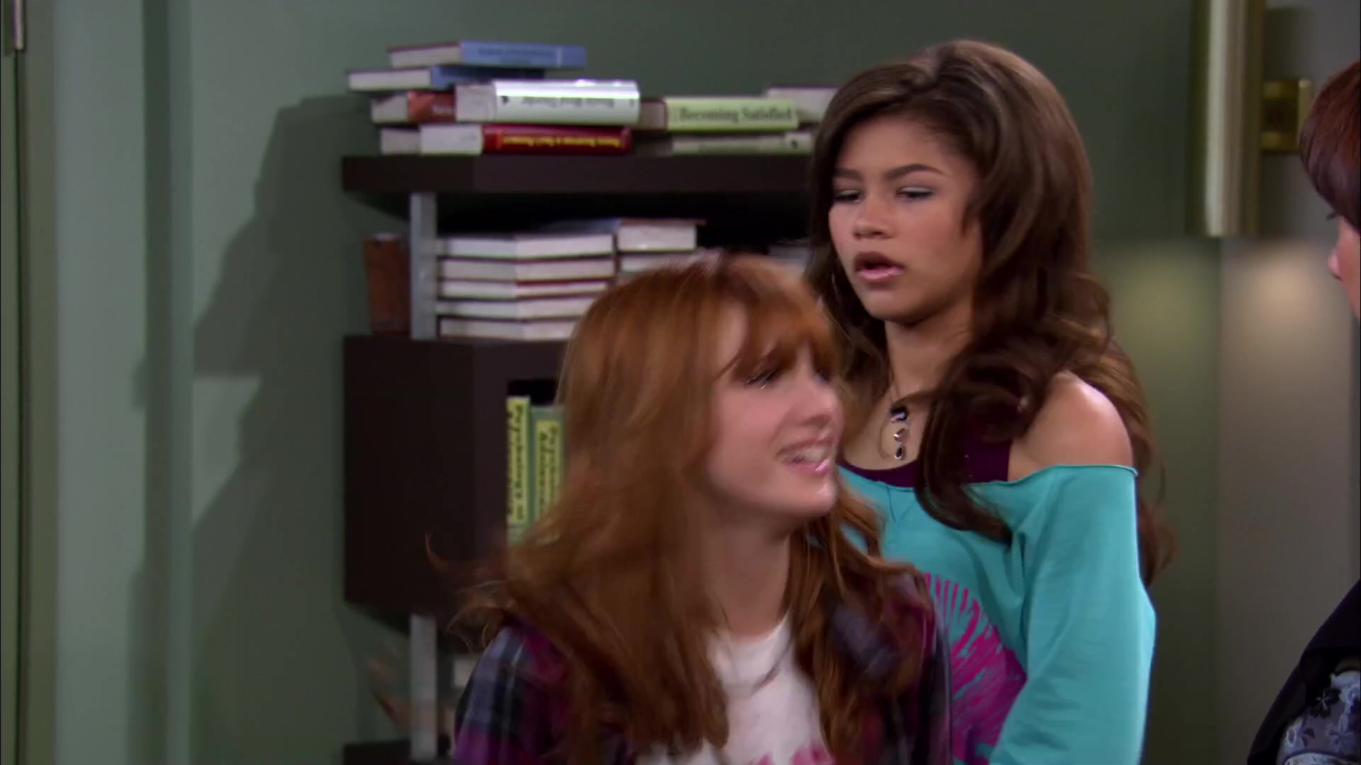 Shake_It_Up_S02E01_Shrink_It_Up_1080p_BTD_001480.jpg