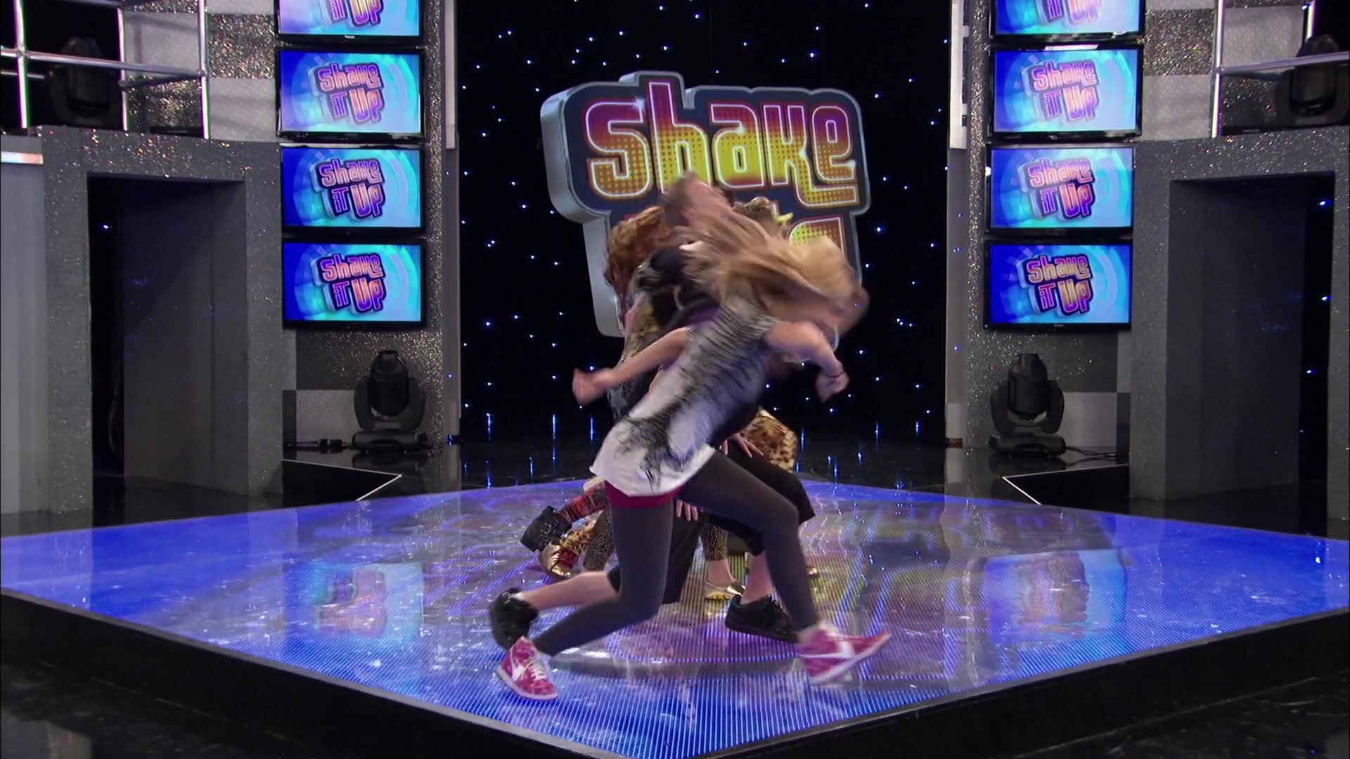 Shake_It_Up_S02E01_Shrink_It_Up_1080p_BTD_001558.jpg Shake_It_Up_S02E01_Shrink_It_Up_1080p_BTD_001558.jpg