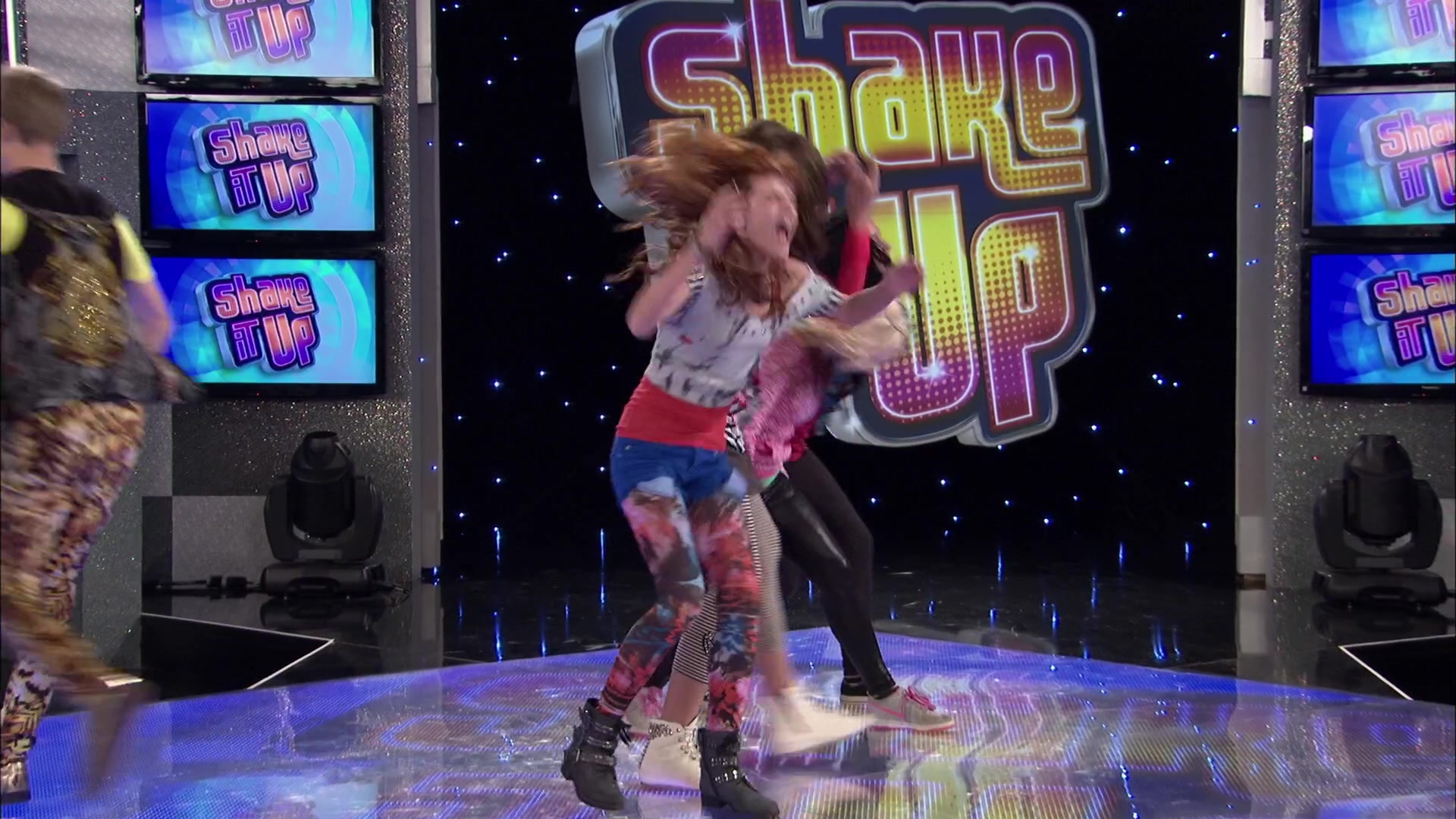 Shake_It_Up_S02E01_Shrink_It_Up_1080p_BTD_001563.jpg