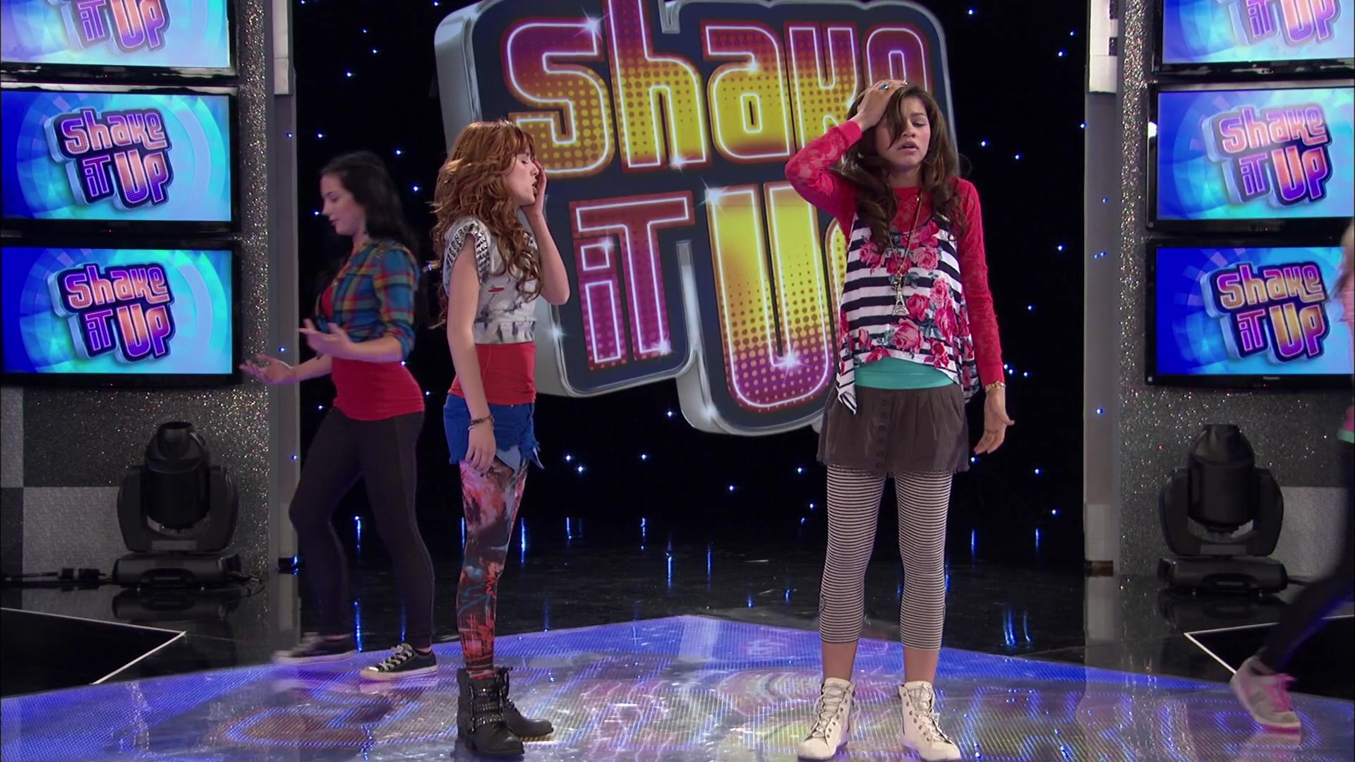 Shake_It_Up_S02E01_Shrink_It_Up_1080p_BTD_001573.jpg Shake_It_Up_S02E01_Shrink_It_Up_1080p_BTD_001573.jpg