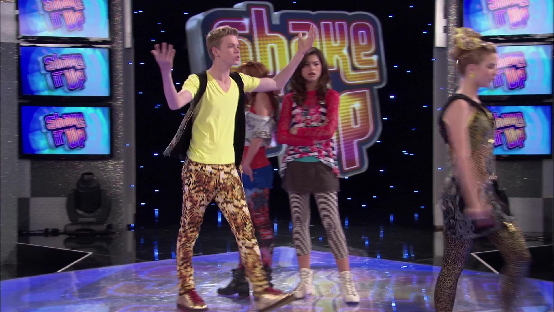 Shake_It_Up_S02E01_Shrink_It_Up_1080p_BTD_001630.jpg Shake_It_Up_S02E01_Shrink_It_Up_1080p_BTD_001630.jpg