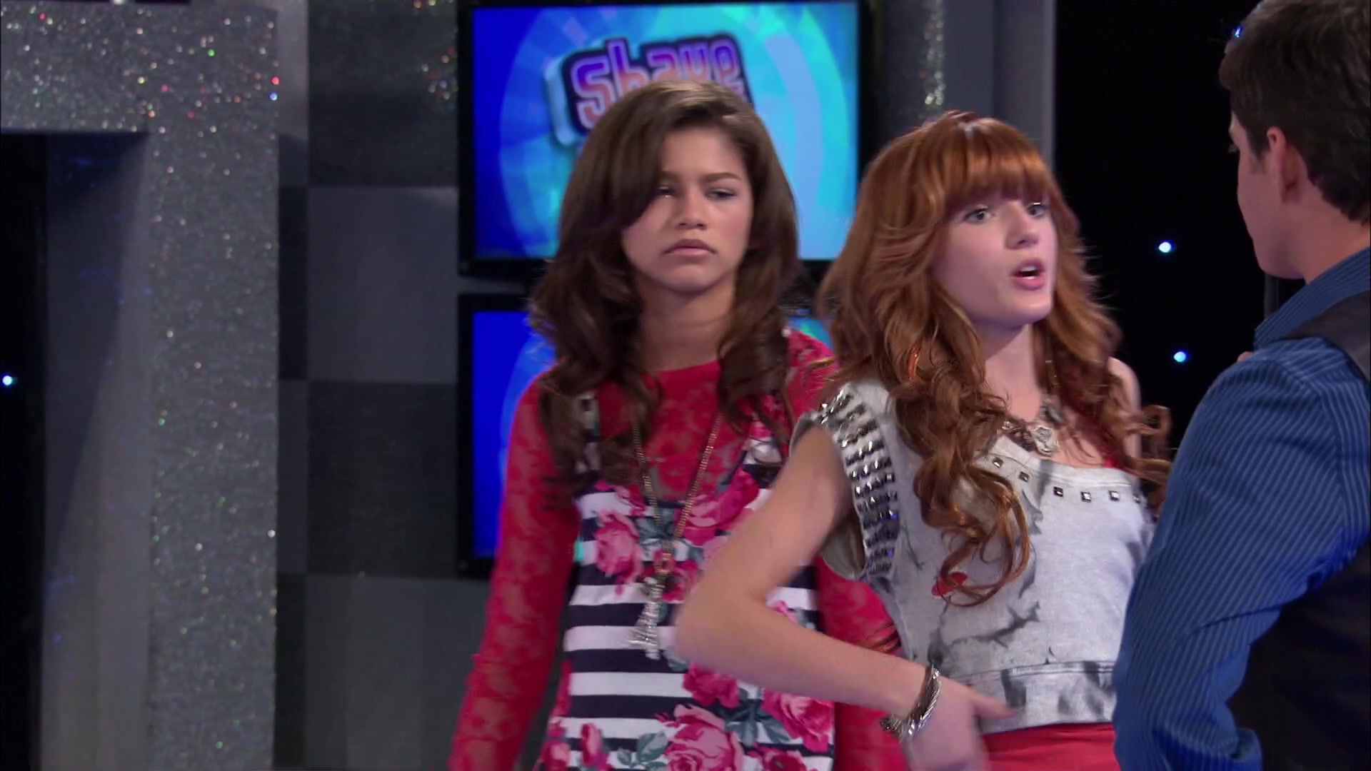 Shake_It_Up_S02E01_Shrink_It_Up_1080p_BTD_001654.jpg Shake_It_Up_S02E01_Shrink_It_Up_1080p_BTD_001654.jpg