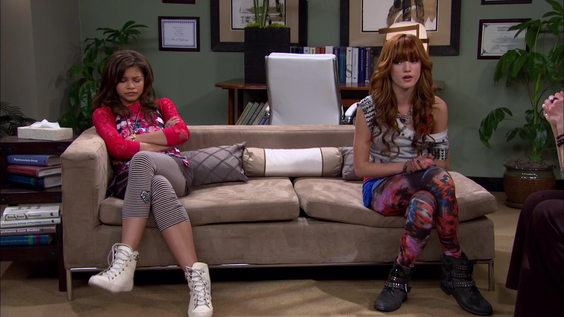 Shake_It_Up_S02E01_Shrink_It_Up_1080p_BTD_001841.jpg Shake_It_Up_S02E01_Shrink_It_Up_1080p_BTD_001841.jpg