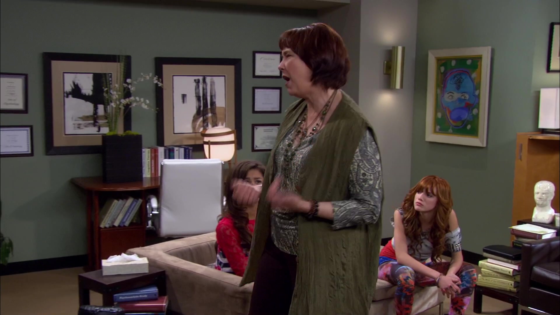 Shake_It_Up_S02E01_Shrink_It_Up_1080p_BTD_001895.jpg