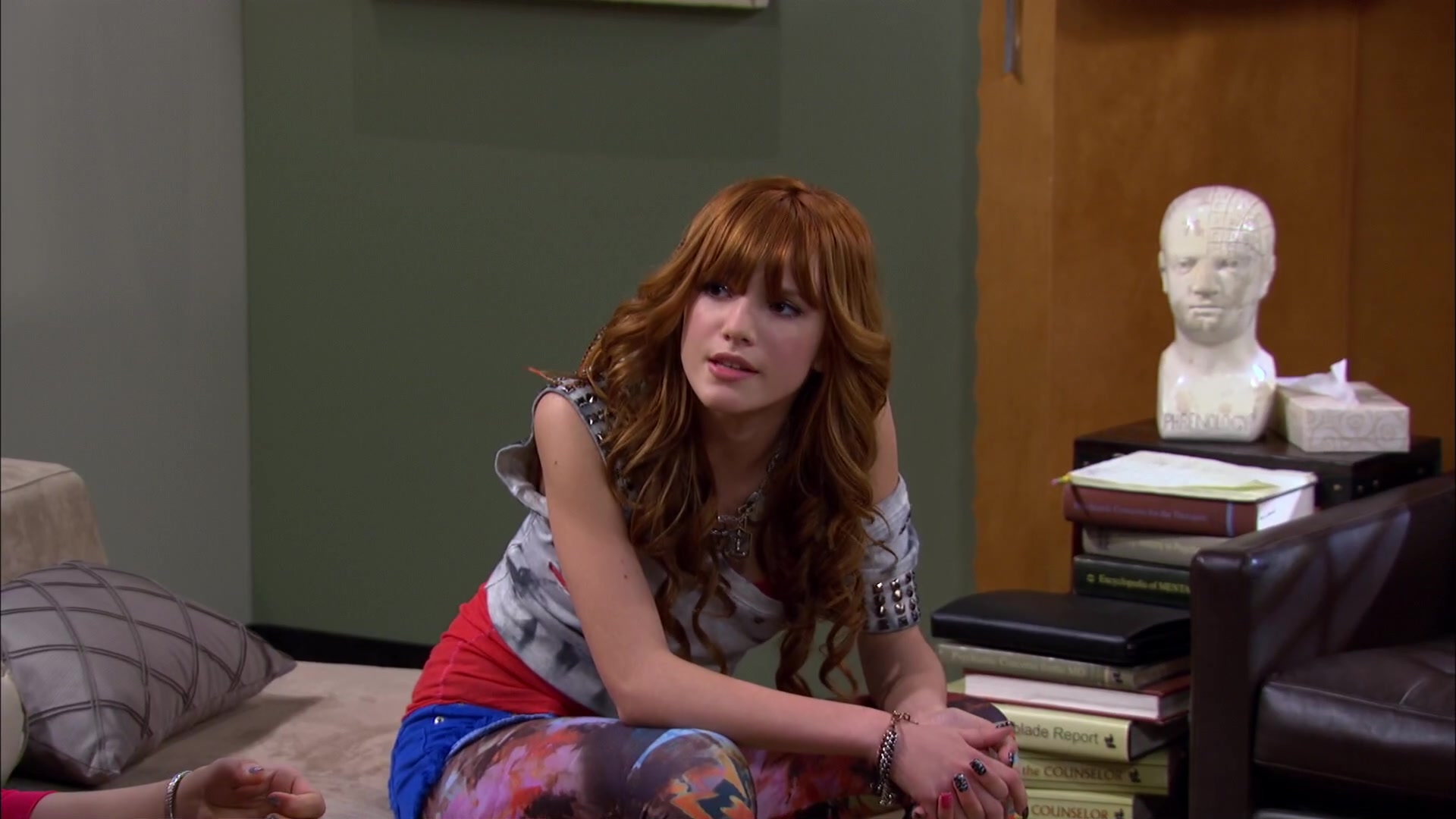 Shake_It_Up_S02E01_Shrink_It_Up_1080p_BTD_001900.jpg Shake_It_Up_S02E01_Shrink_It_Up_1080p_BTD_001900.jpg