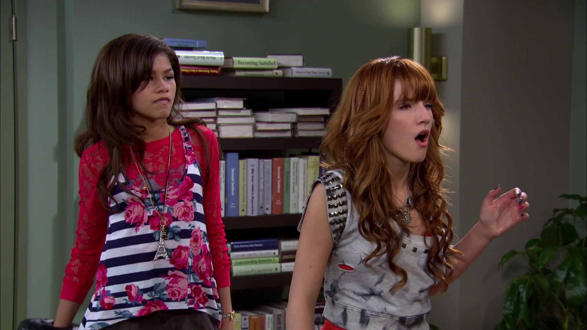 Shake_It_Up_S02E01_Shrink_It_Up_1080p_BTD_001928.jpg Shake_It_Up_S02E01_Shrink_It_Up_1080p_BTD_001928.jpg