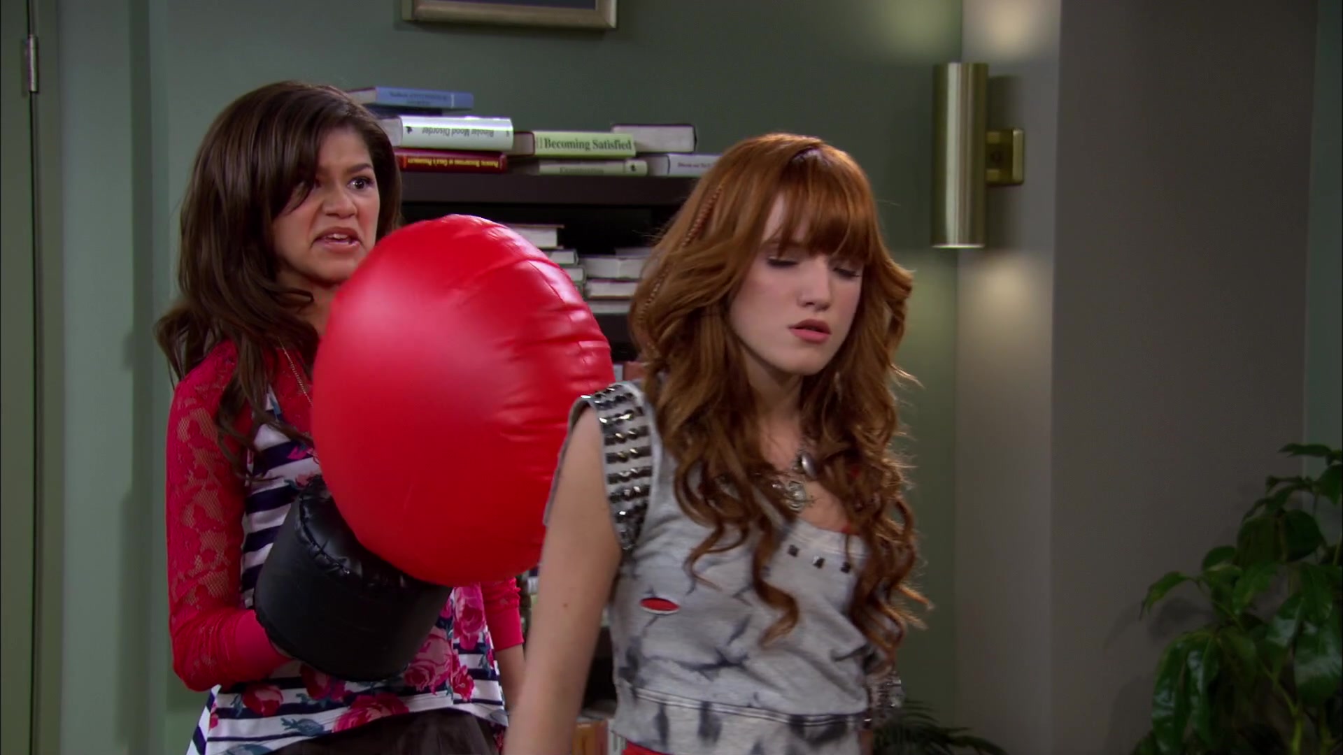 Shake_It_Up_S02E01_Shrink_It_Up_1080p_BTD_001931.jpg Shake_It_Up_S02E01_Shrink_It_Up_1080p_BTD_001931.jpg