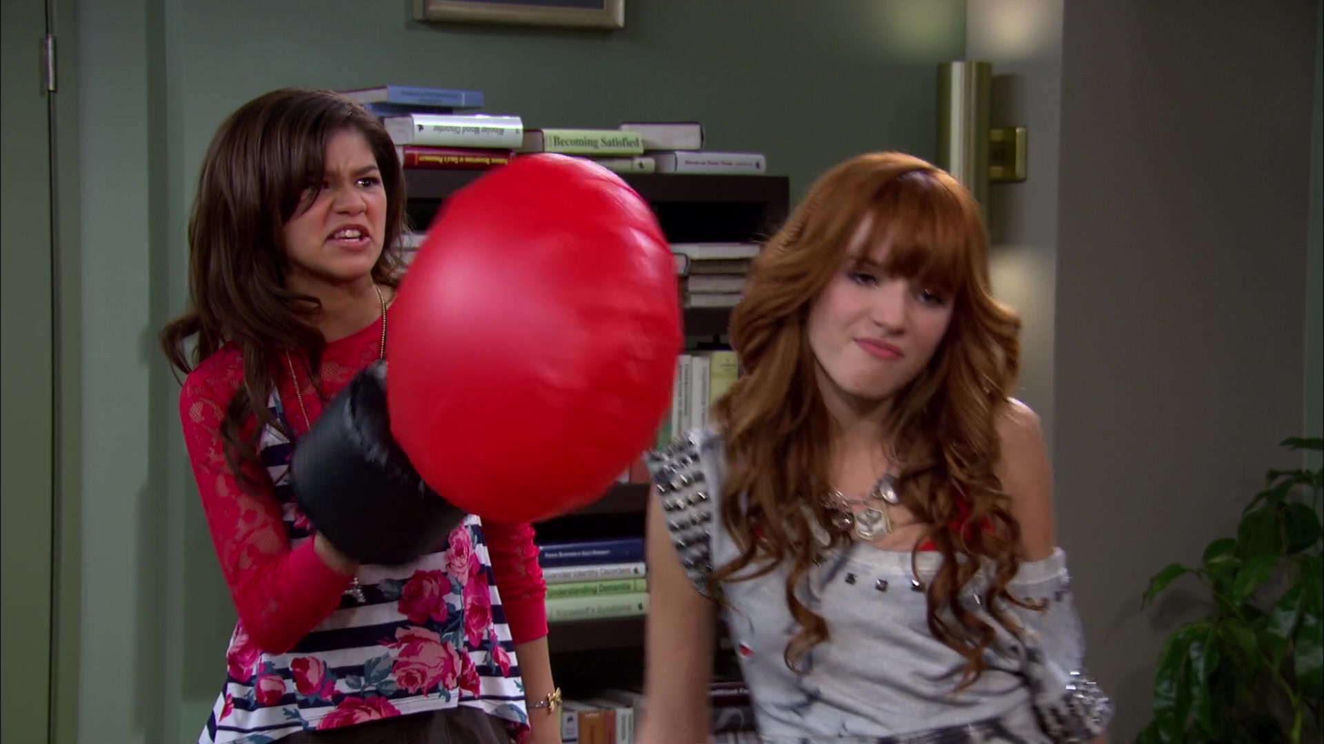 Shake_It_Up_S02E01_Shrink_It_Up_1080p_BTD_001933.jpg
