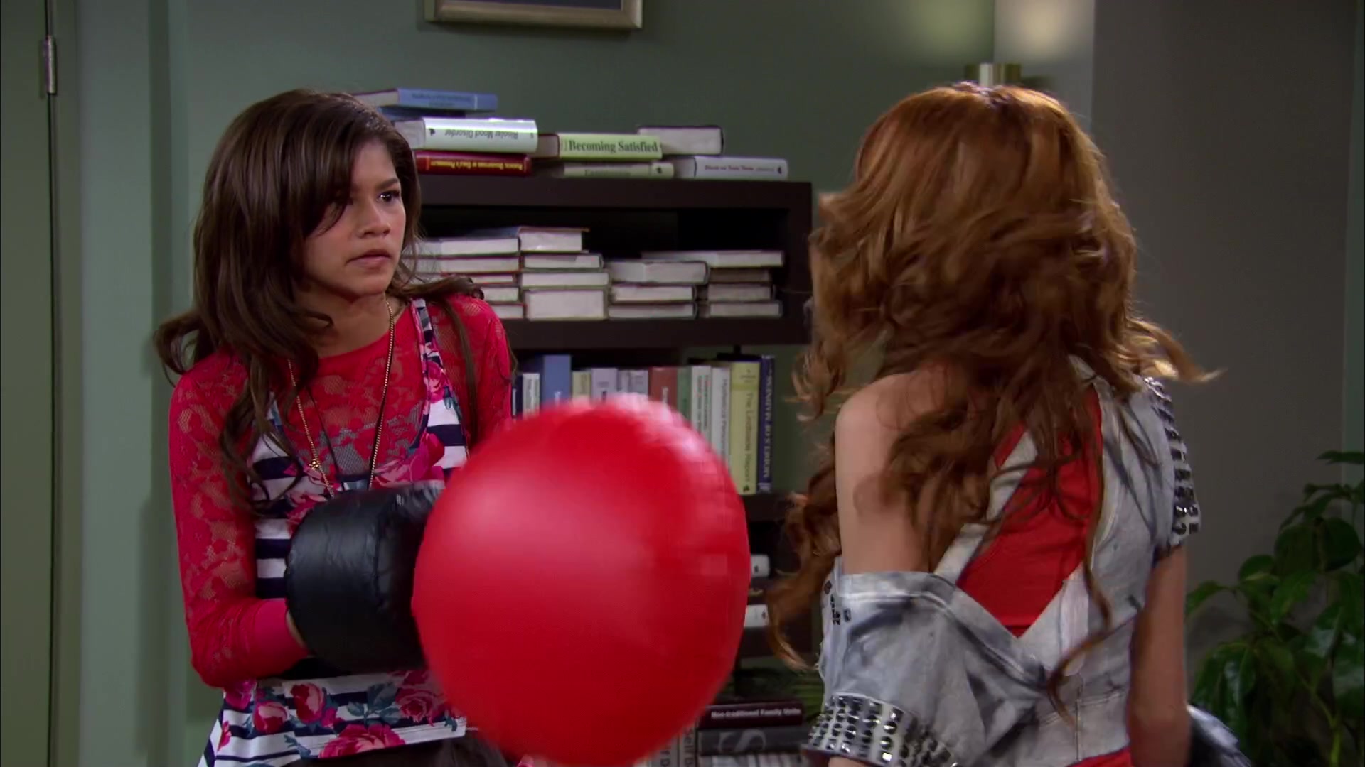Shake_It_Up_S02E01_Shrink_It_Up_1080p_BTD_001935.jpg Shake_It_Up_S02E01_Shrink_It_Up_1080p_BTD_001935.jpg