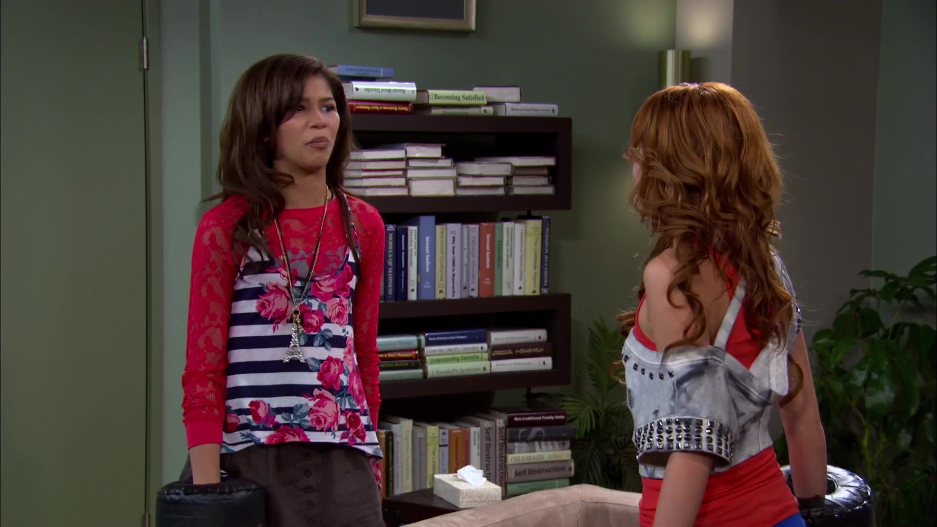 Shake_It_Up_S02E01_Shrink_It_Up_1080p_BTD_001952.jpg Shake_It_Up_S02E01_Shrink_It_Up_1080p_BTD_001952.jpg