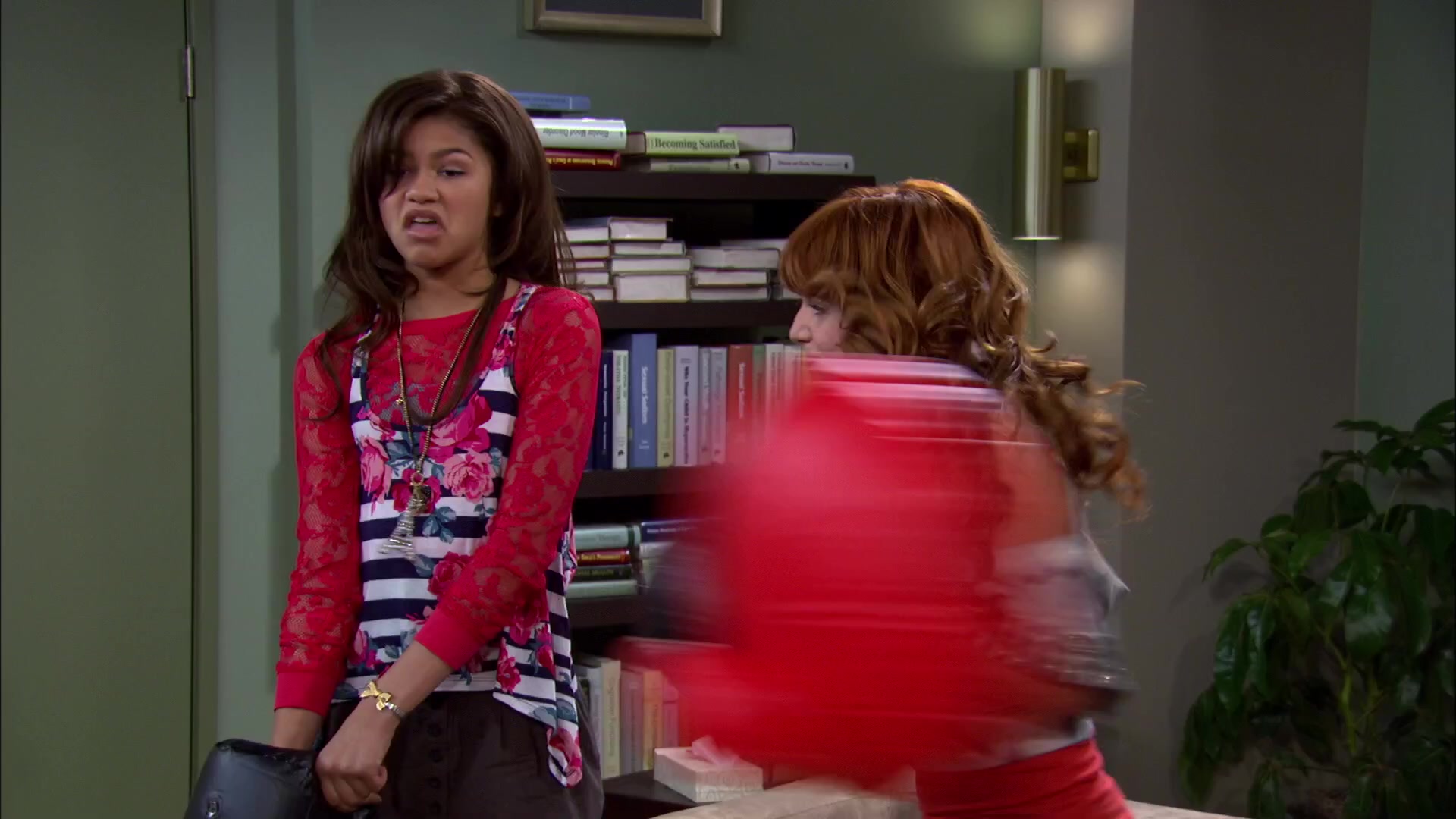 Shake_It_Up_S02E01_Shrink_It_Up_1080p_BTD_001969.jpg Shake_It_Up_S02E01_Shrink_It_Up_1080p_BTD_001969.jpg