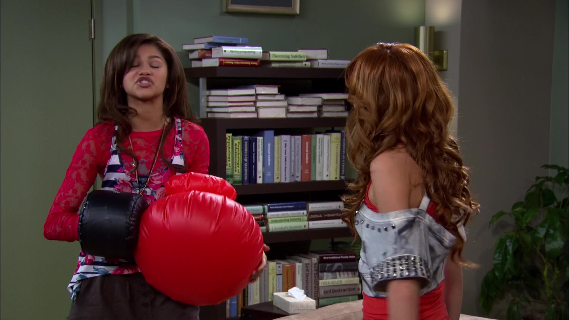Shake_It_Up_S02E01_Shrink_It_Up_1080p_BTD_001989.jpg