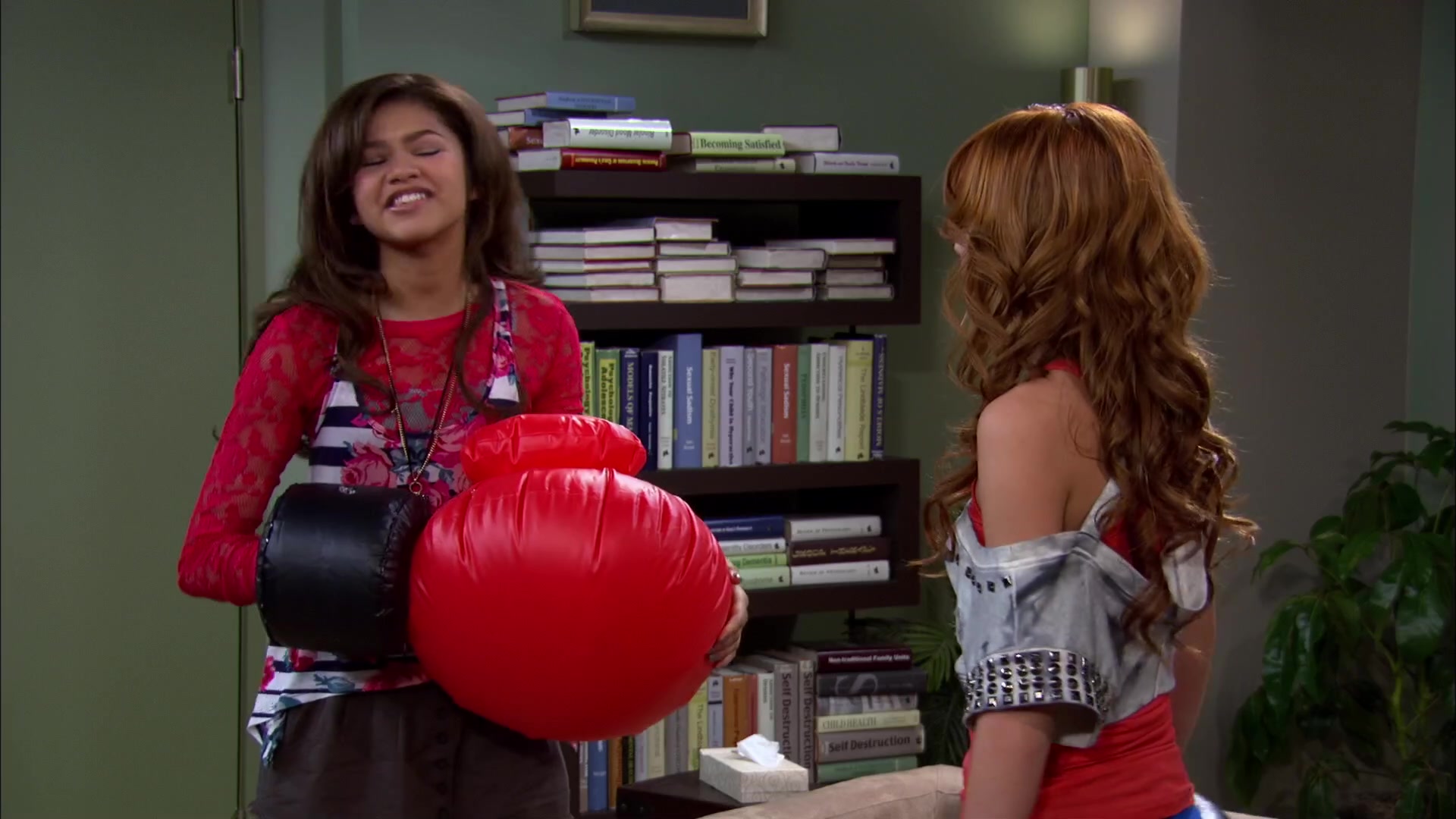 Shake_It_Up_S02E01_Shrink_It_Up_1080p_BTD_001991.jpg