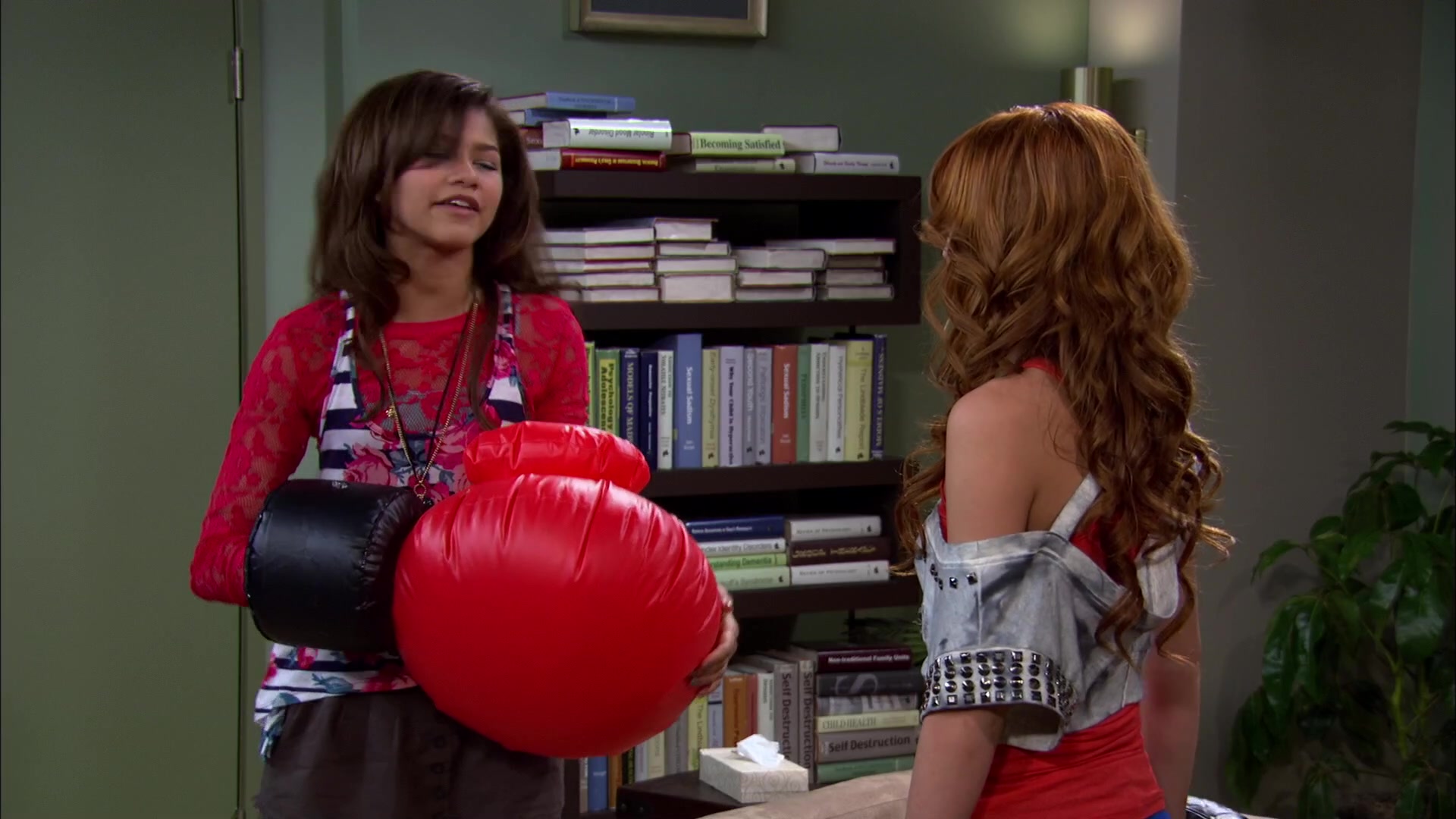 Shake_It_Up_S02E01_Shrink_It_Up_1080p_BTD_001993.jpg Shake_It_Up_S02E01_Shrink_It_Up_1080p_BTD_001993.jpg